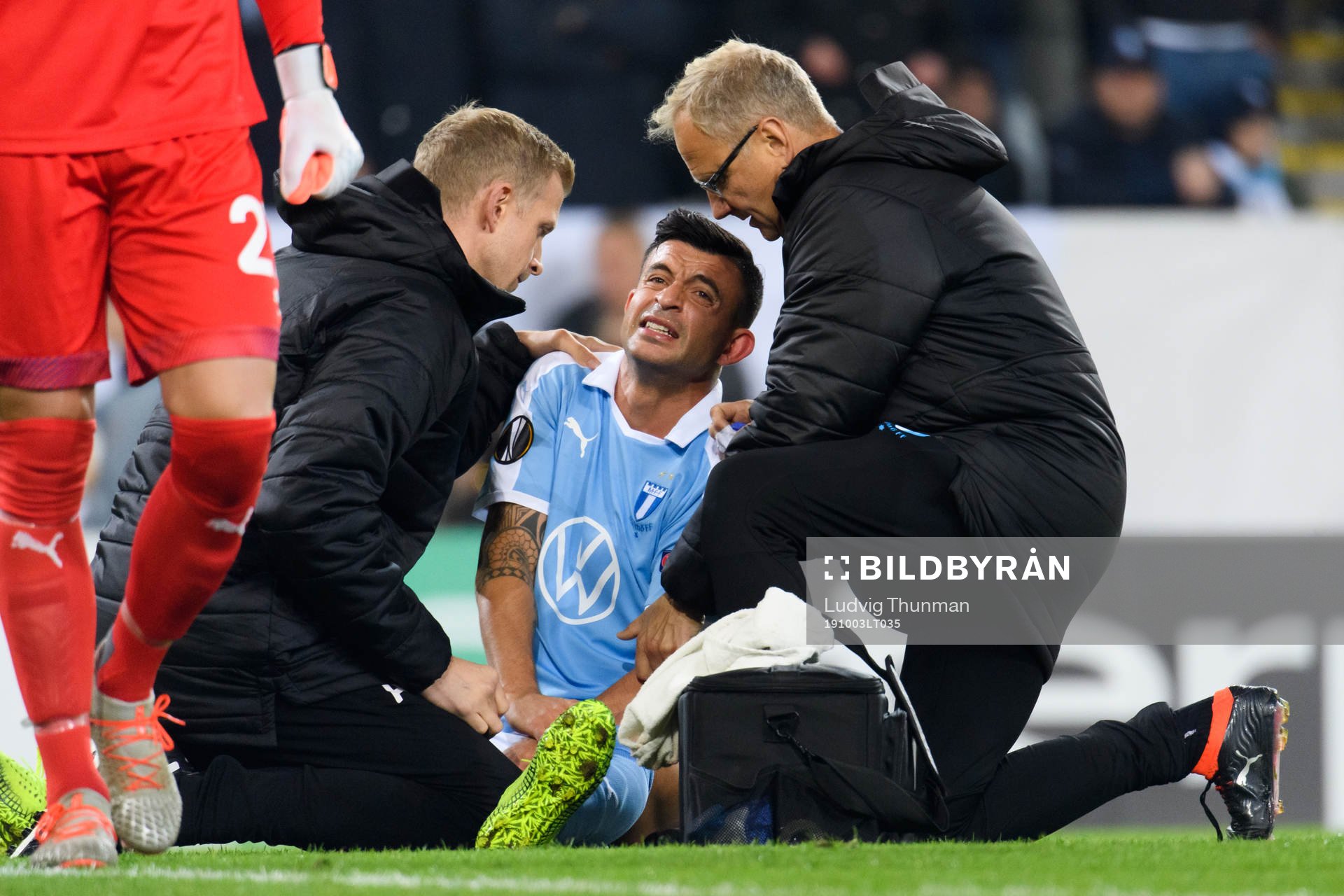 Behrang Safari of Malmö FF gets medical attention