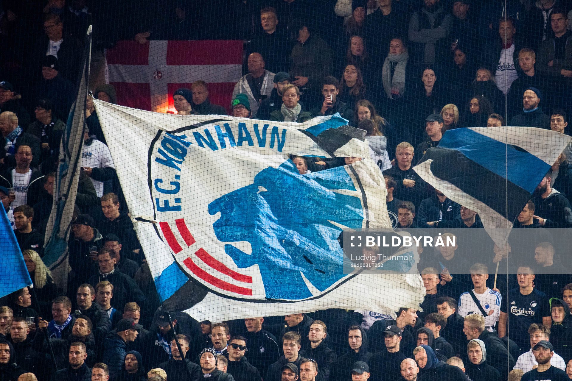 A flag with the logo of FC Köpenhamn