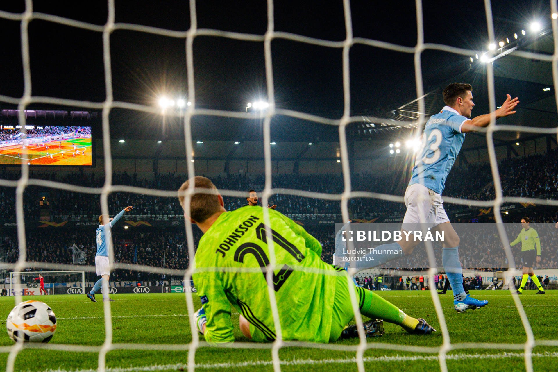 Marcus Antonsson of Malmö FF celebrates 1-1 in front of