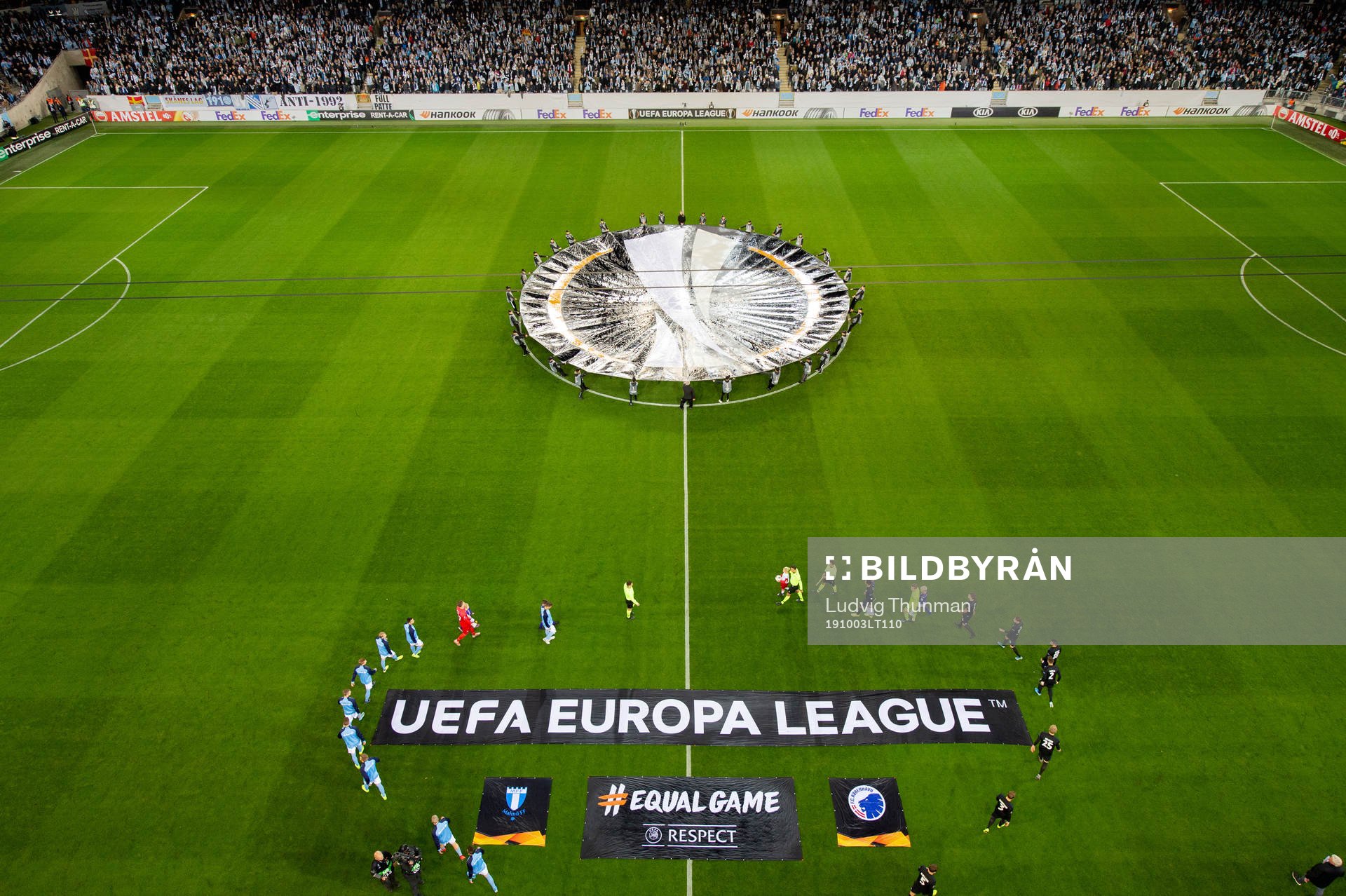 Teams line up