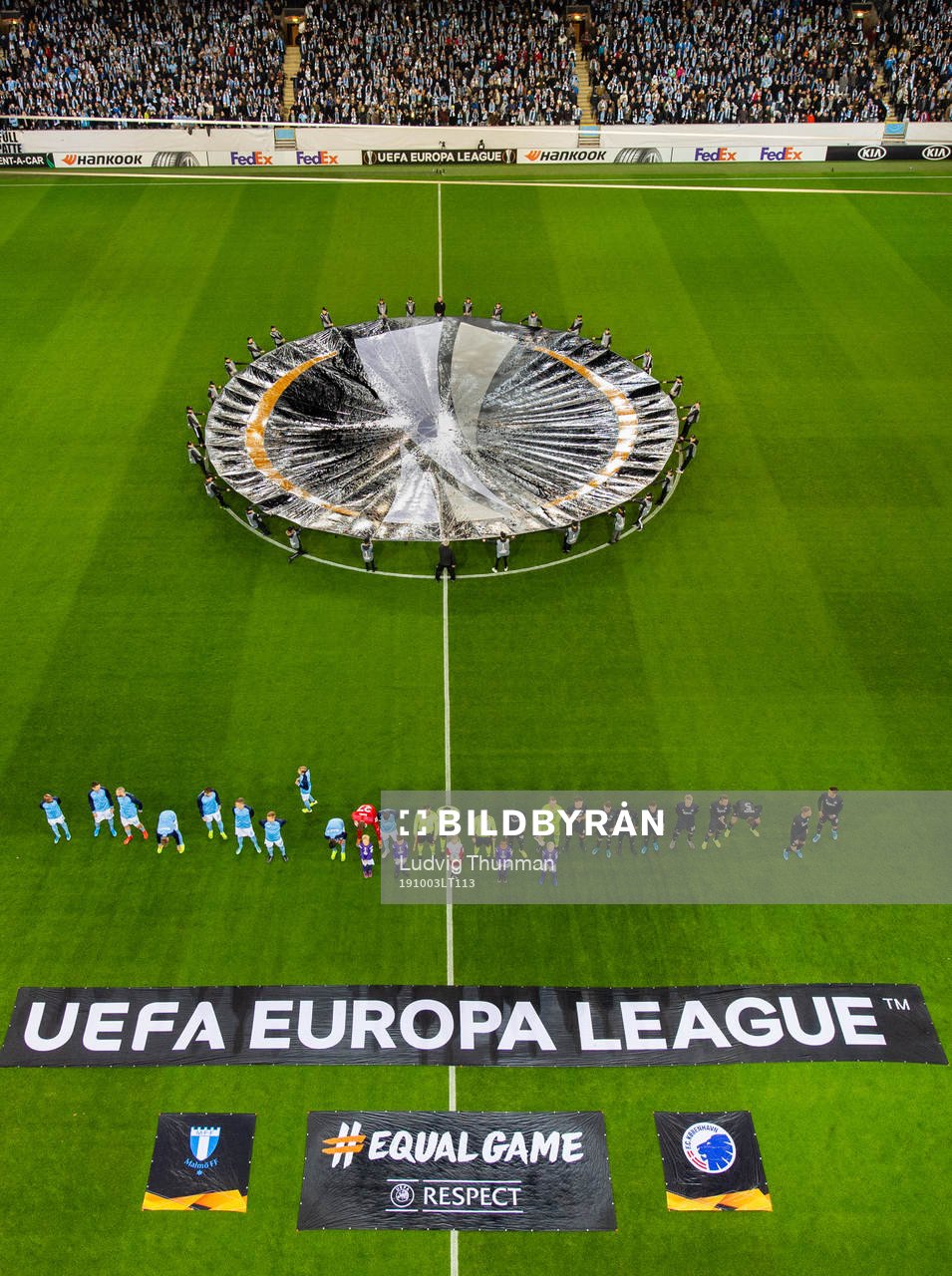 Teams line up