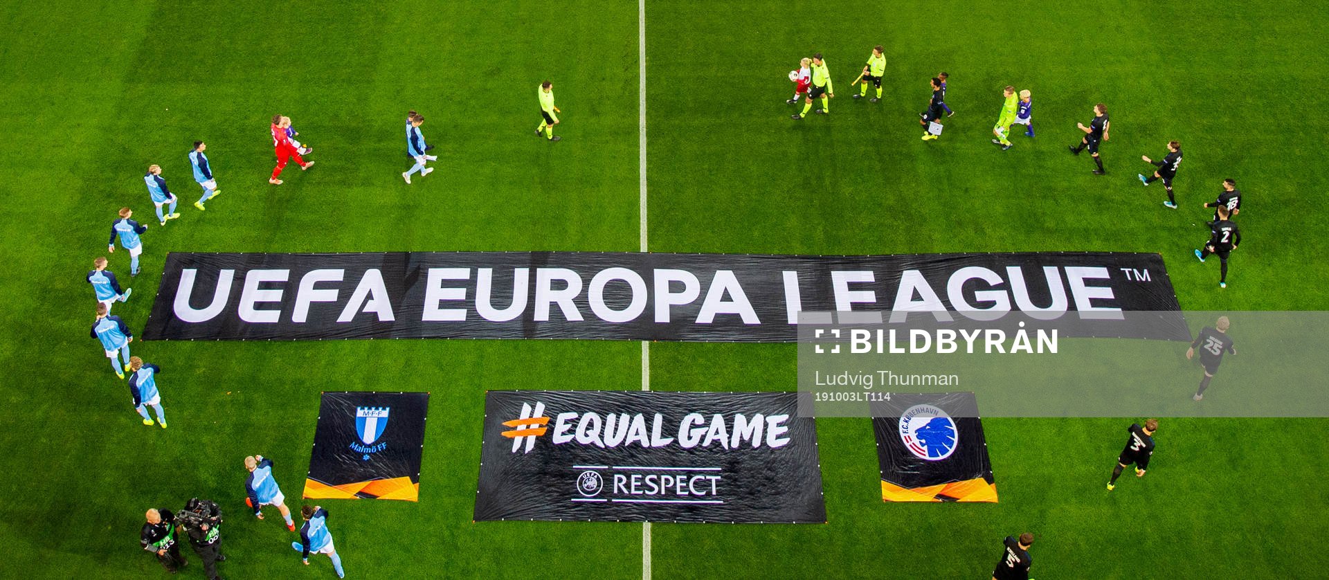 Teams line up