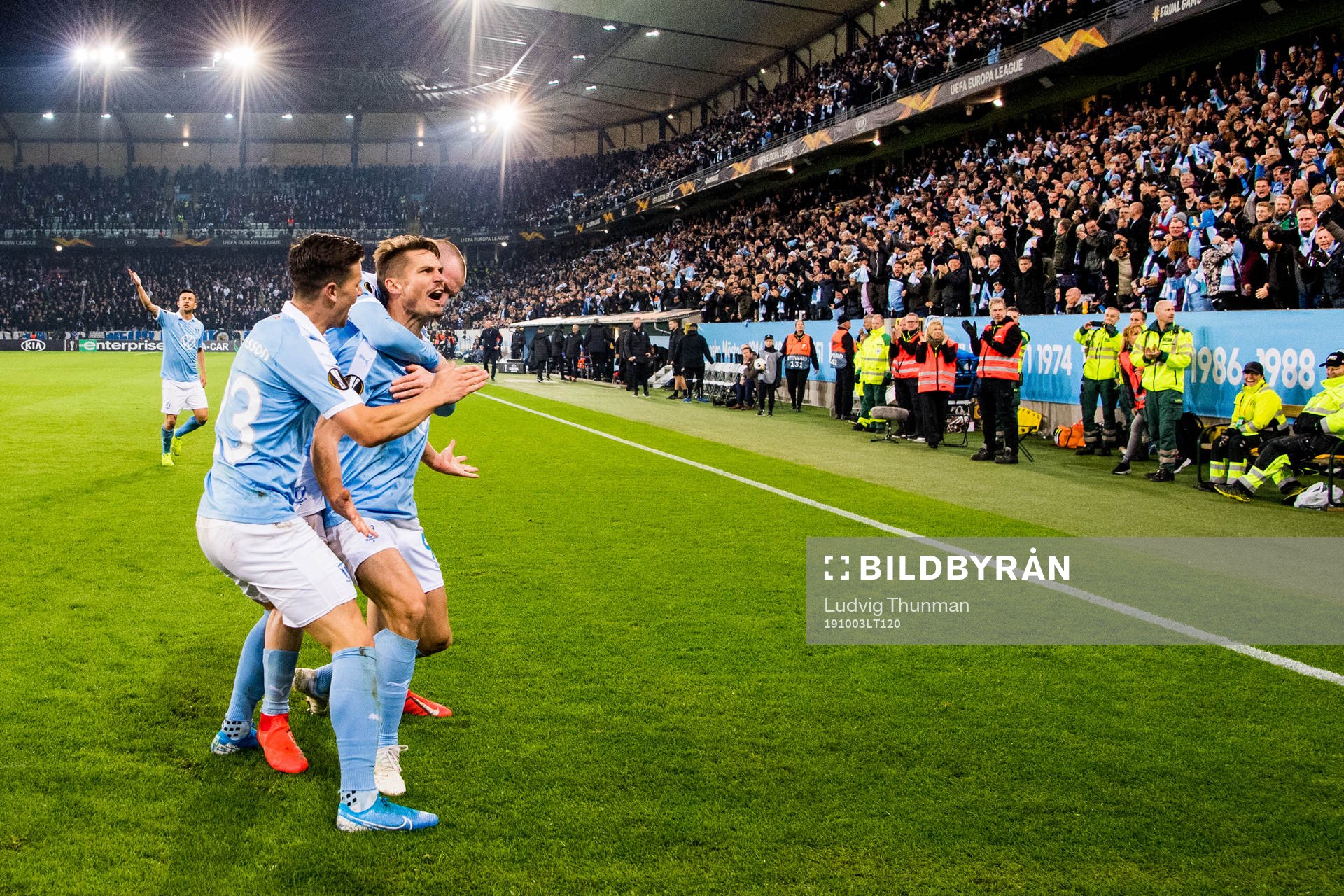 Markus Rosenberg of Malmö FF celebrates with his teammates
