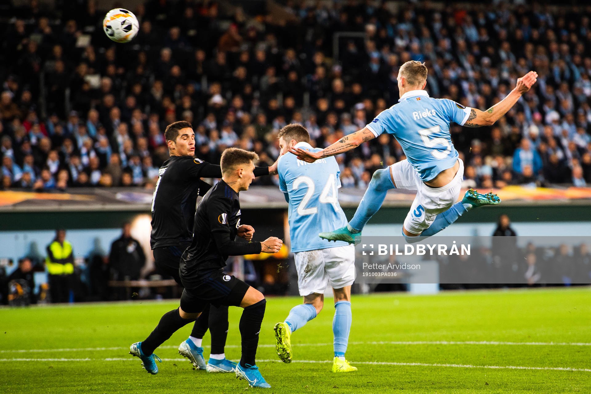 Sören Rieks of Malmö FF sho0ts