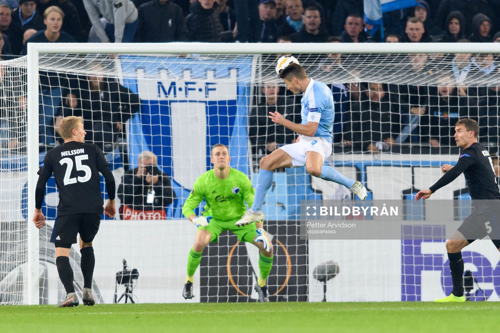Markus Rosenberg of Malmö FF scores 1-1