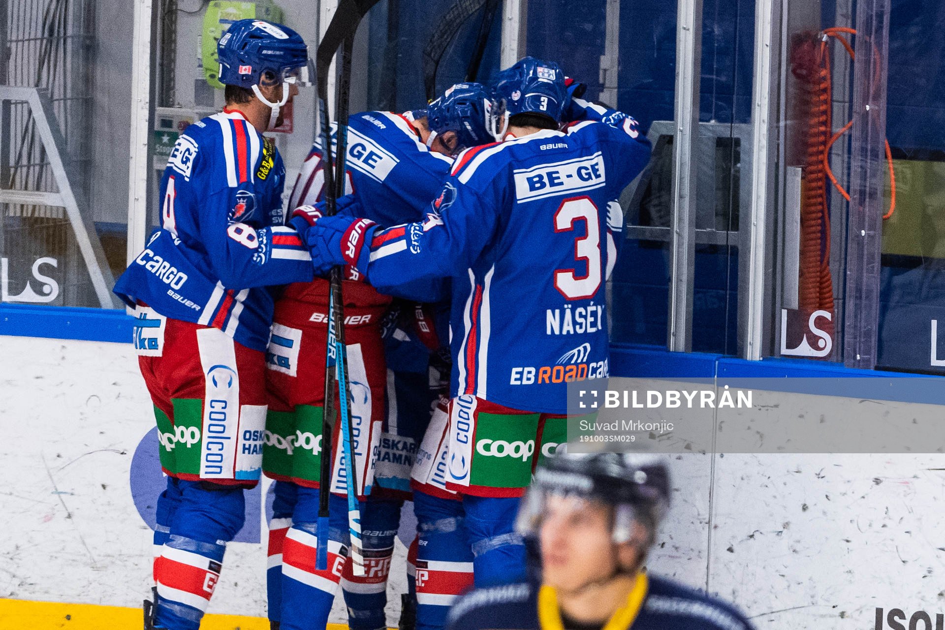 Oskarshamns Nichlas Hardt jublar med lagkamrater