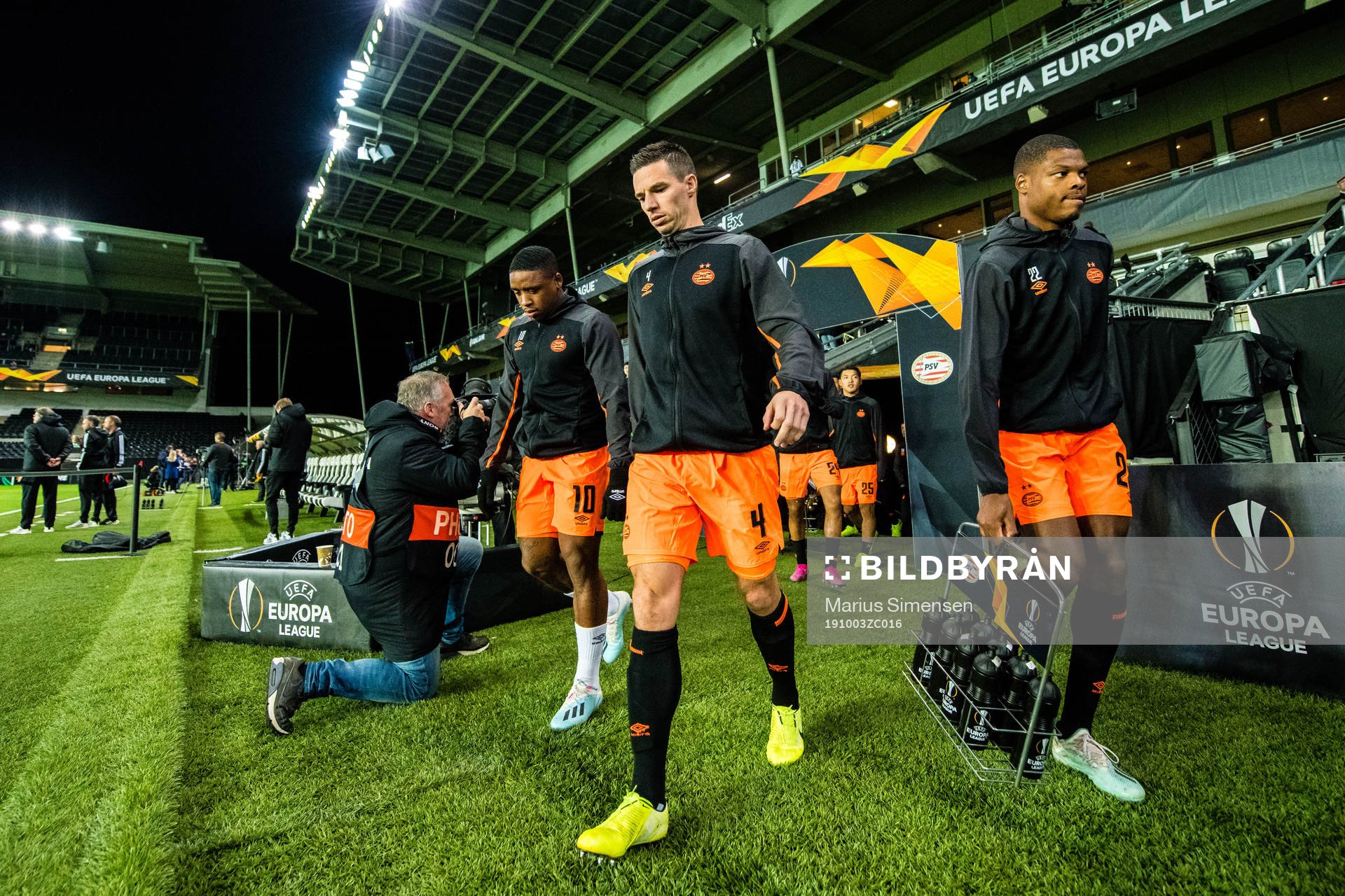 Steven Bergwijn and Nick Viergever of PSV Eindhoven