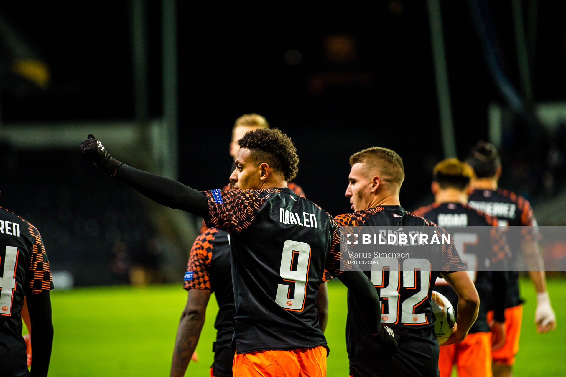 Donyell Malen of PSV Eindhoven celebrates