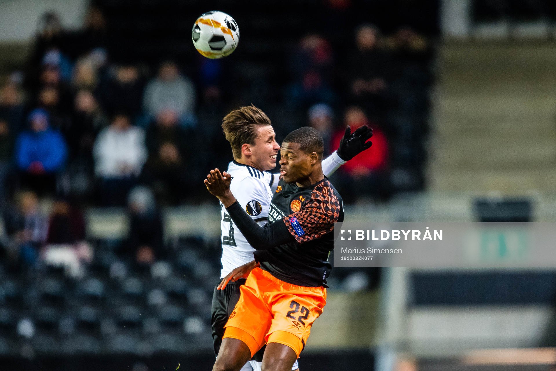 Anders Trondsen of Rosenborg and Denzel Dumfries of PSV