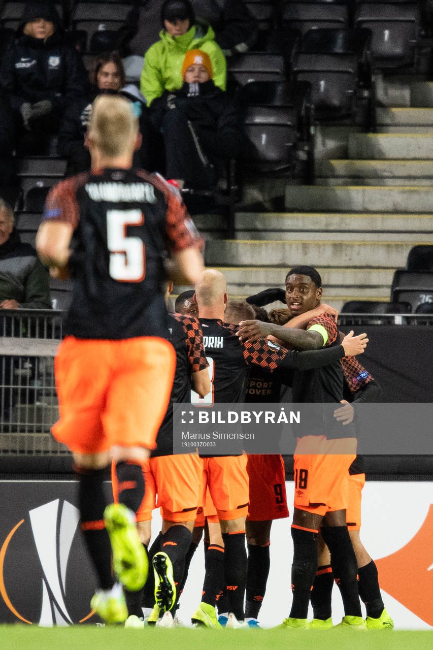 Donyell Malen of PSV Eindhoven celebrates scoring 0-3