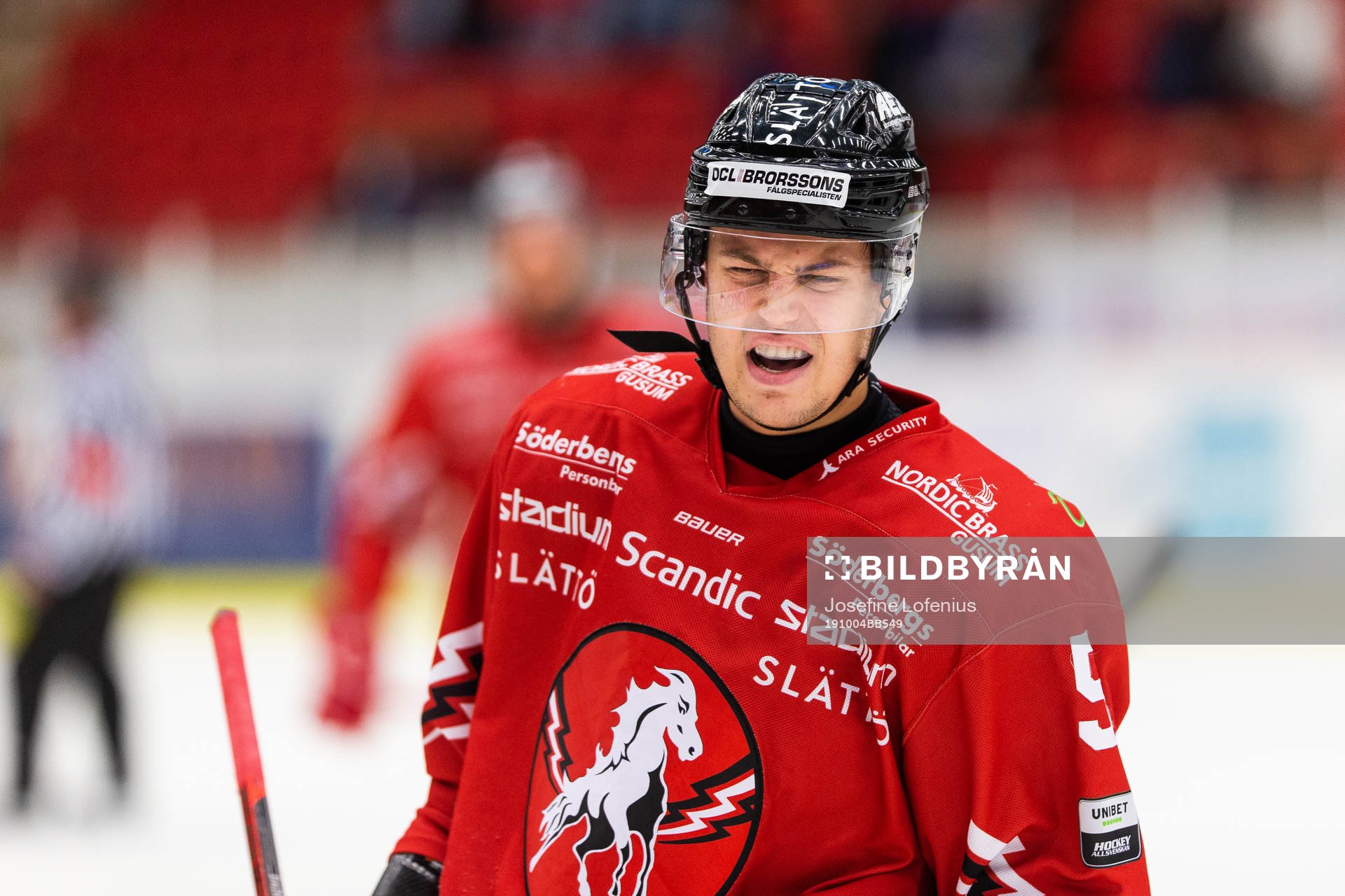 Vita Hästens Anton Danielsson reagerar
