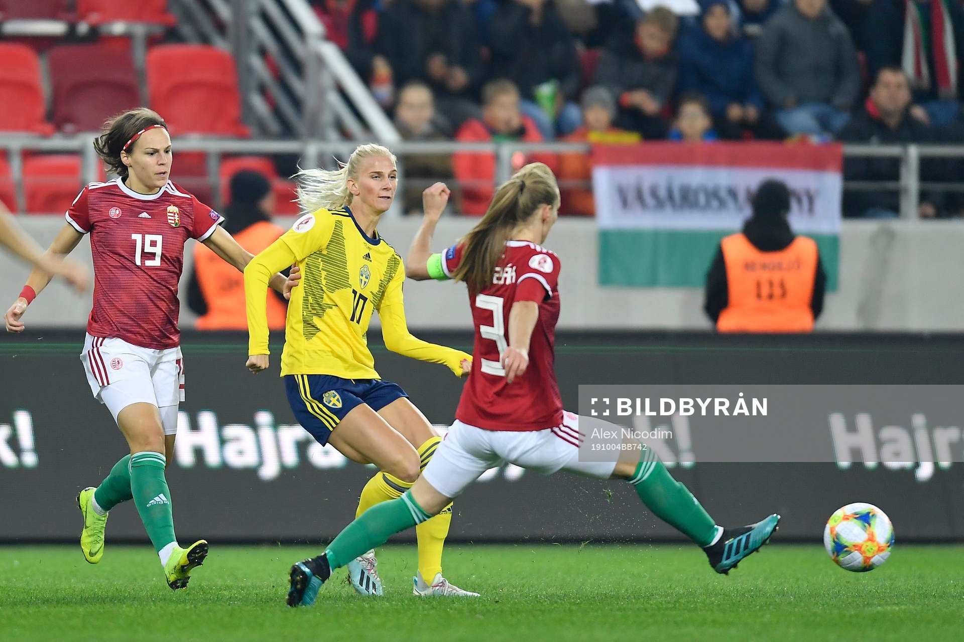 Sofia Jakobsson of Sweden against Henrietta Csiszar of