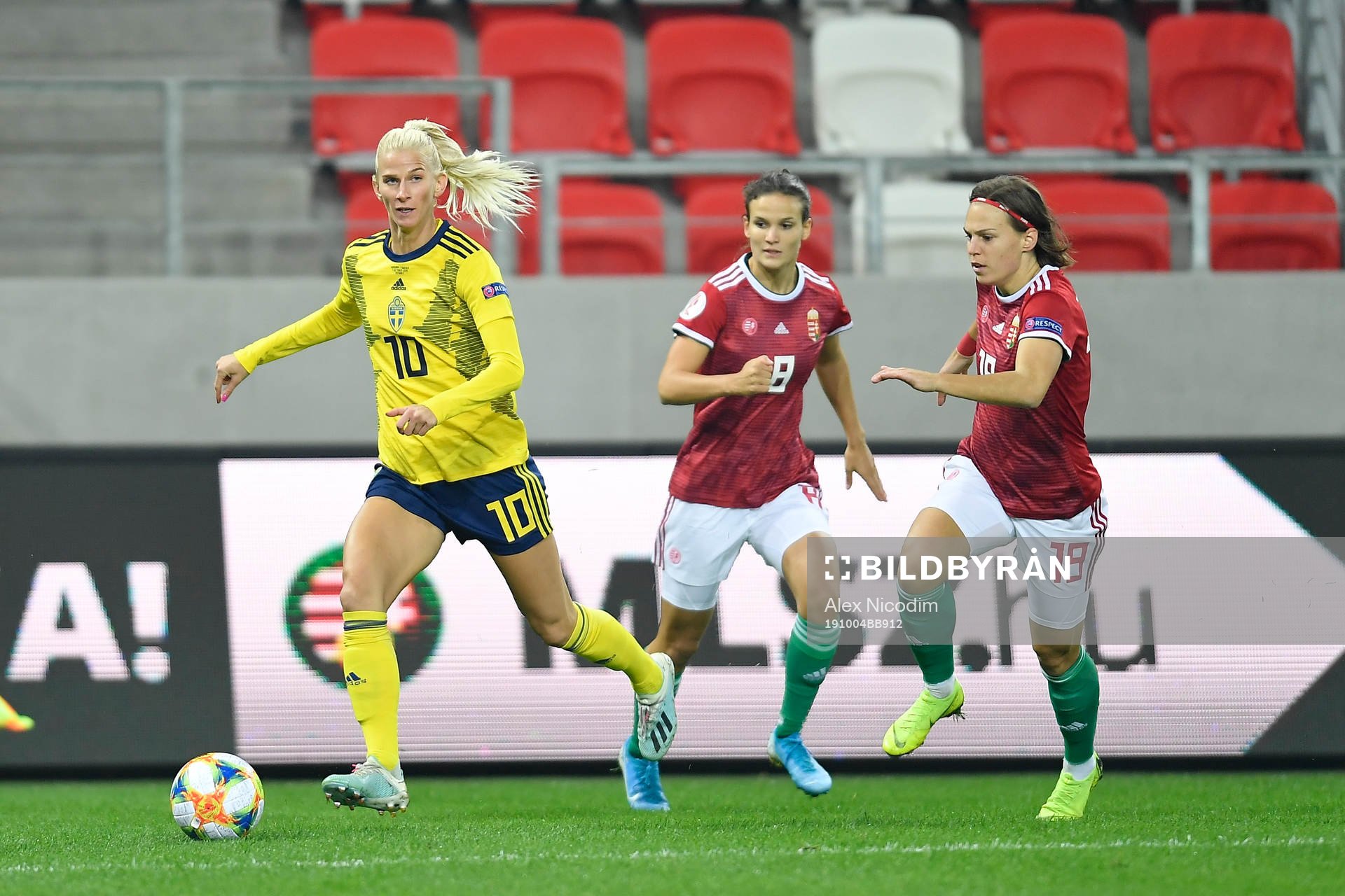 Sofia Jakobsson of Sweden against Viktoria Szabo and Dora