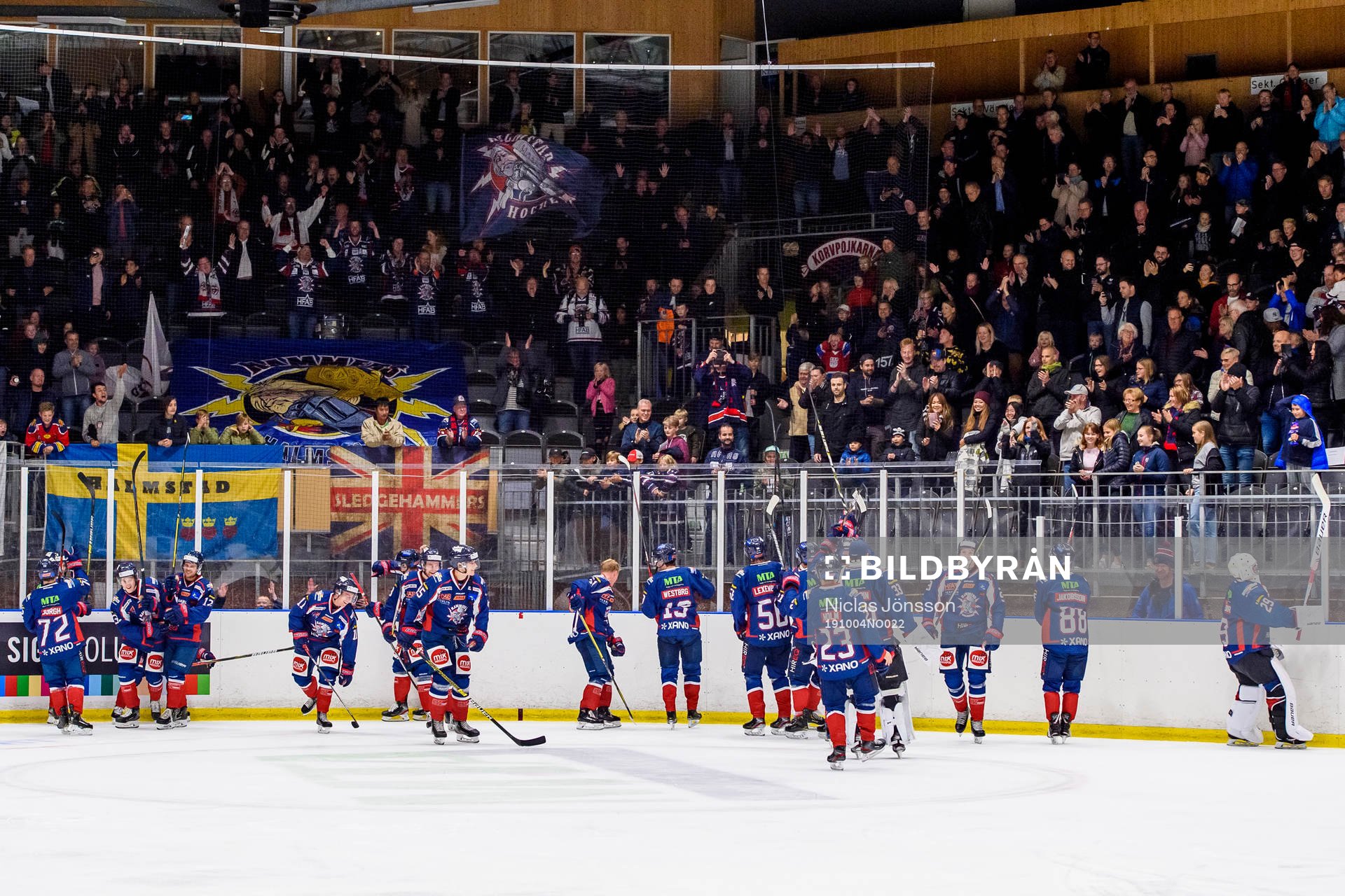 Halmstad <spelarna tacka klacken