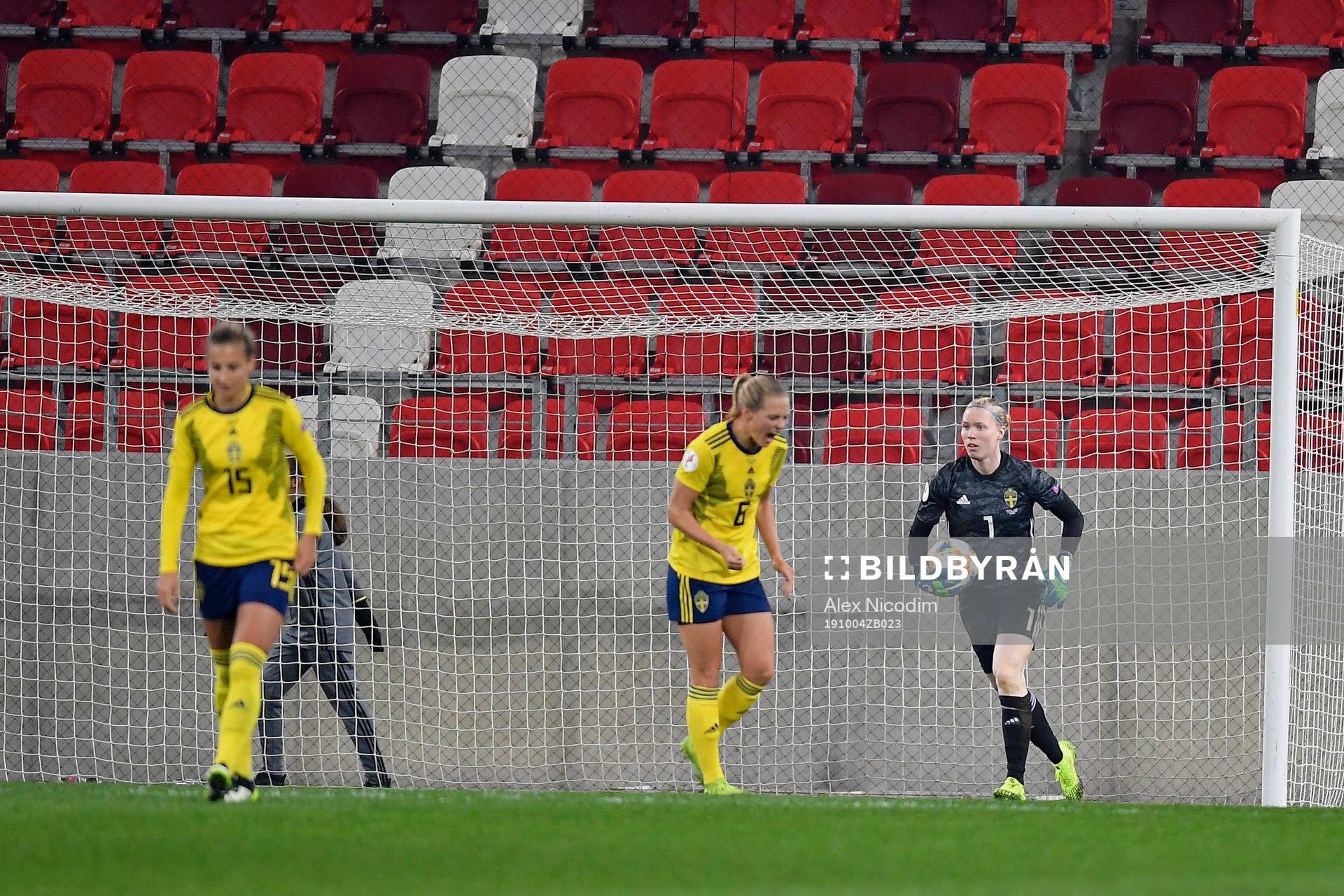 Hedvig Lindahl of Sweden