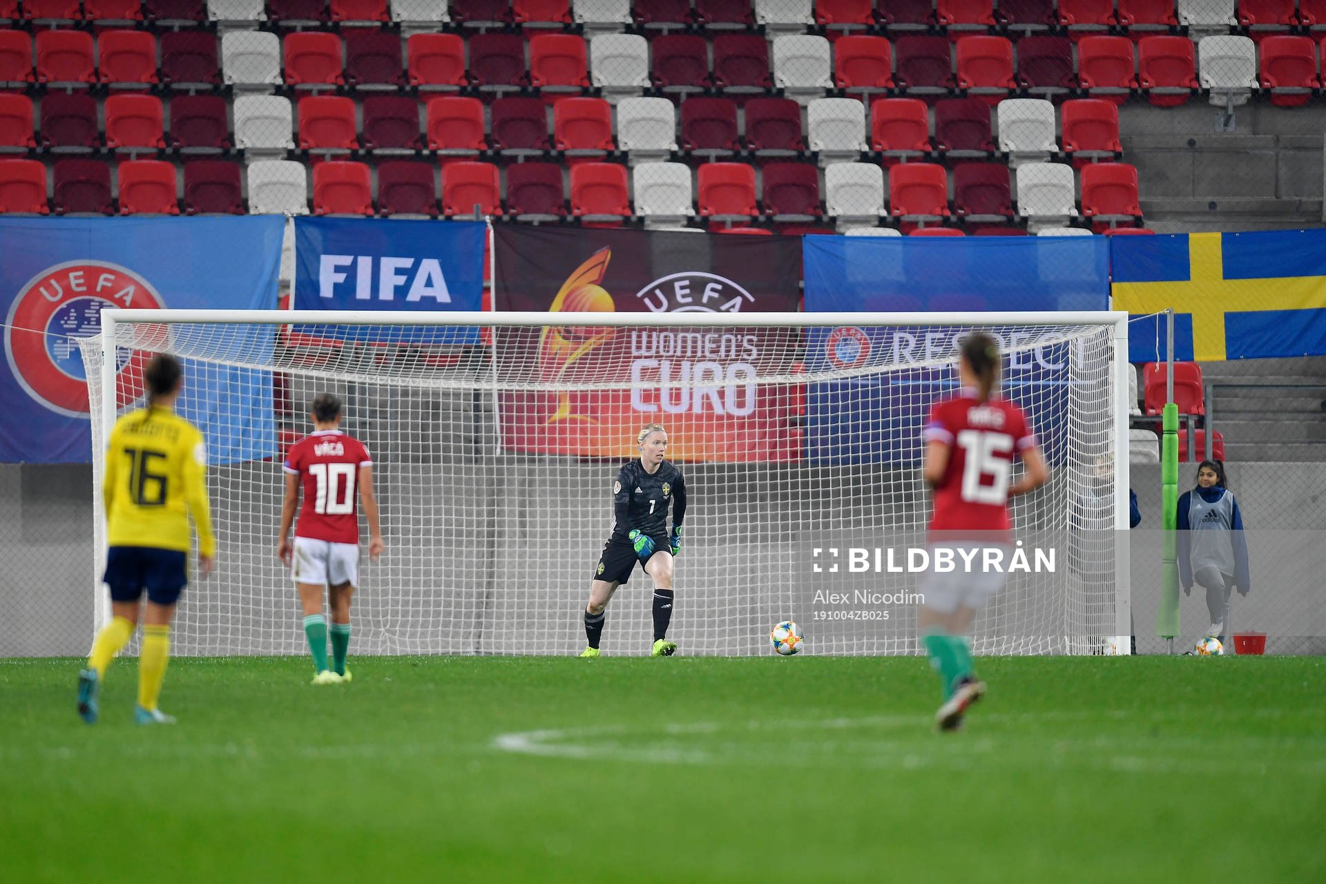 Hedvig Lindahl of Sweden