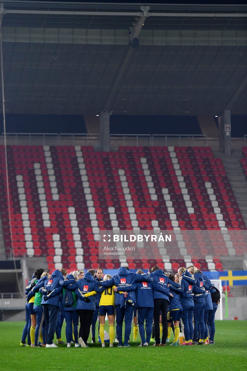 Sweden's team reacts