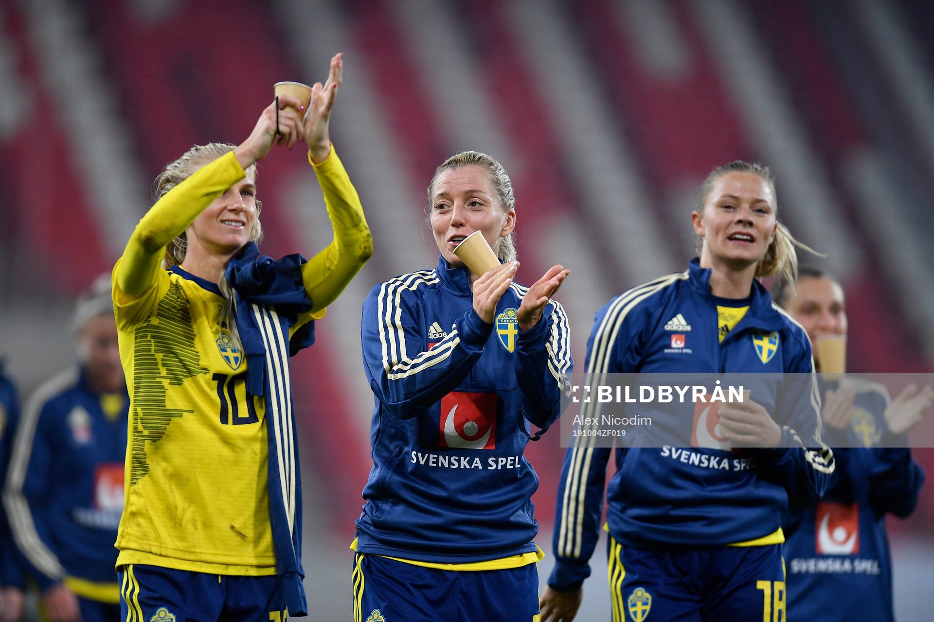 Sofia Jakobsson, Linda Sembrant and Fridolina Rolfo greets