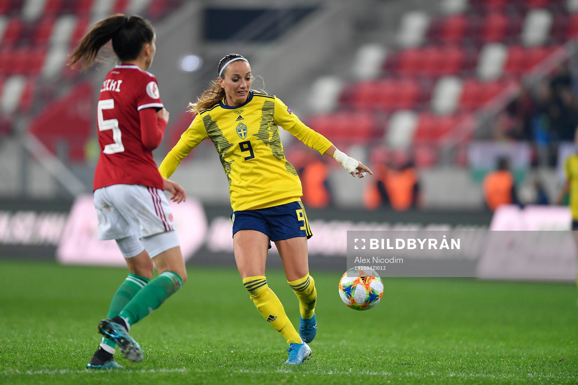 Kosovare Asllani of Sweden vies against Zsofia Racz of