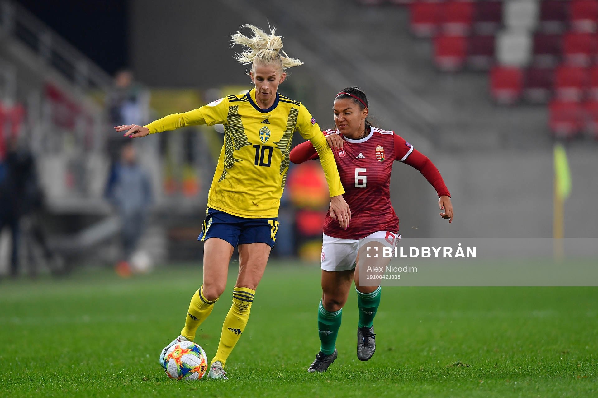 Sofia Jakobsson of Sweden vies against Evelin Fenyvesi of