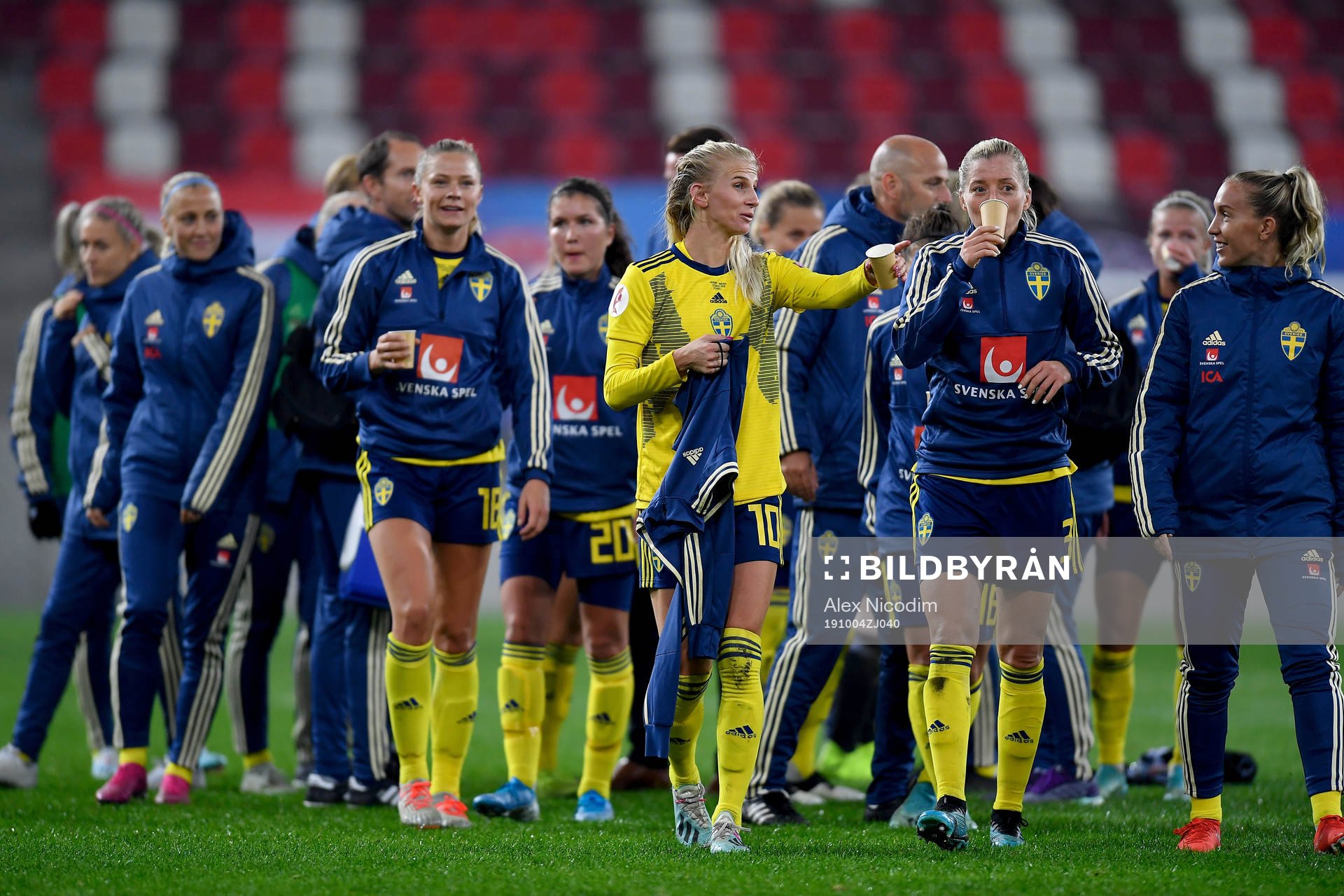 Sofia Jakobsson and Linda Sembrant reacts