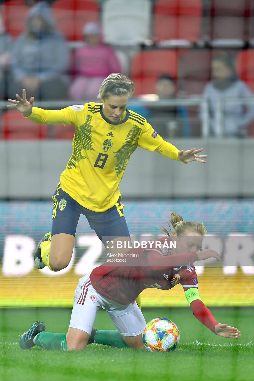 Lina Hurtig of Sweden vies against Henrietta Csiszar of