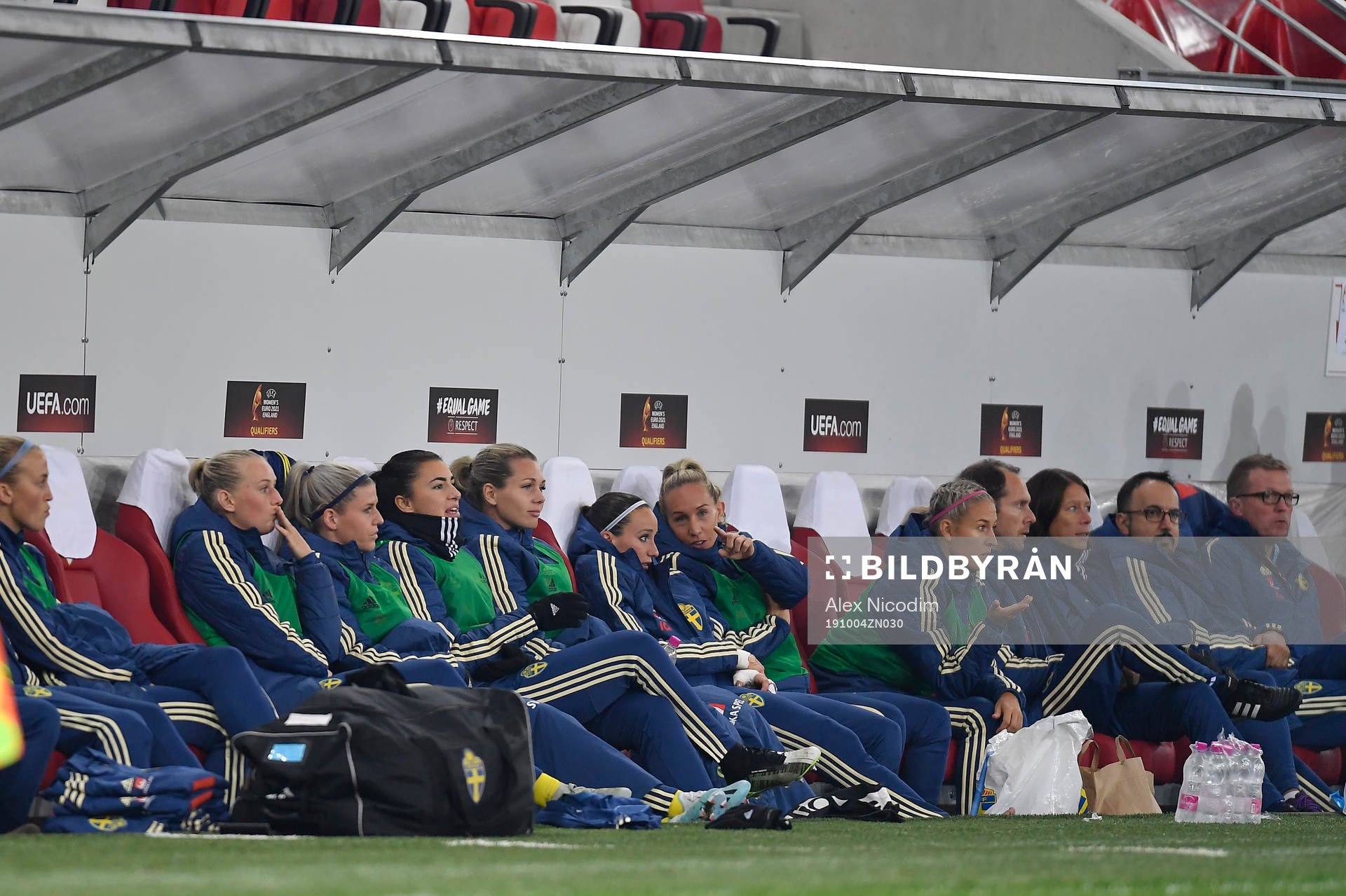 Kosovare Asllani of Sweden got injured