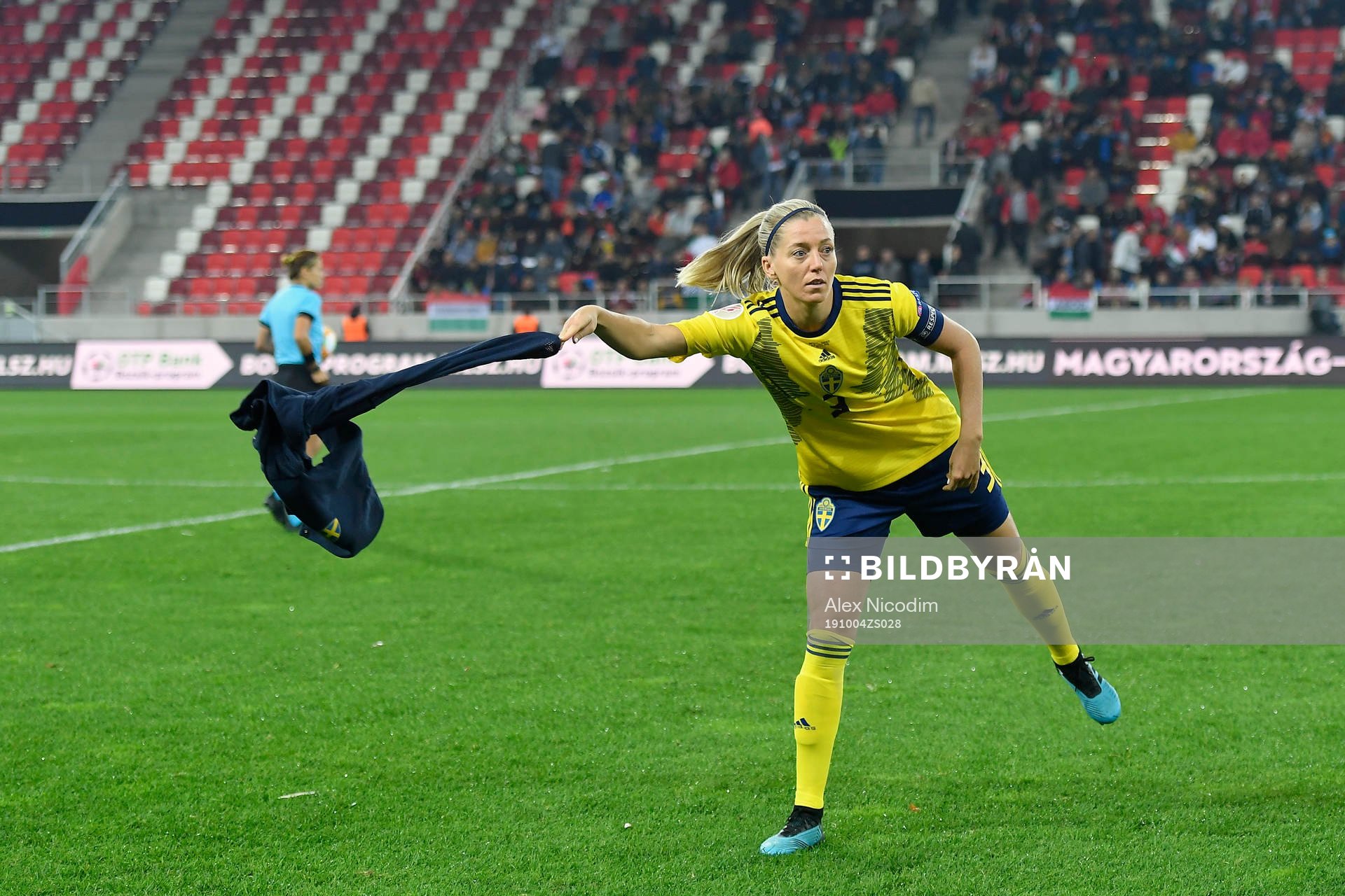 Linda Sembrant of Sweden throws her jacket