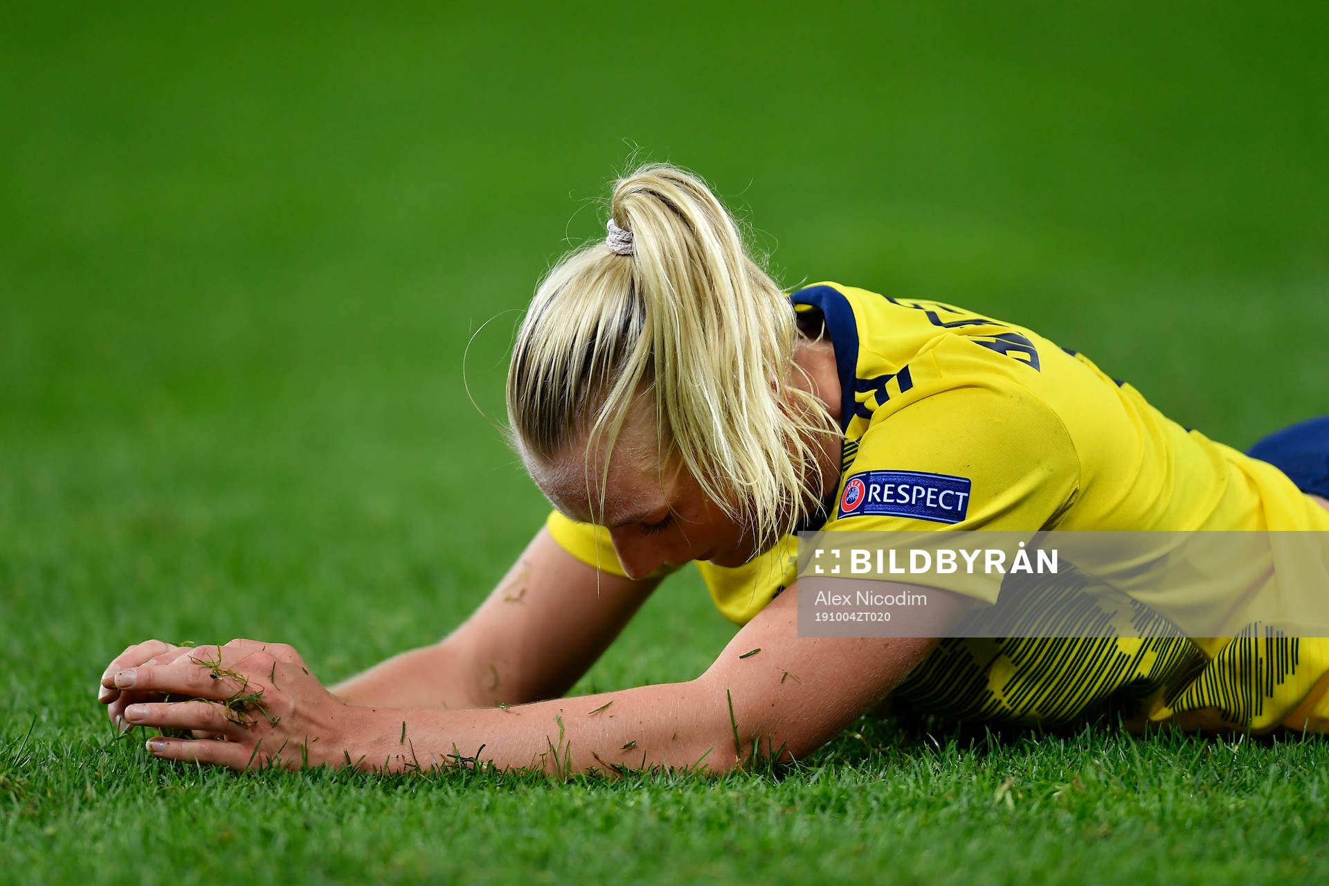 Stina Blackstenius of Sweden reacts