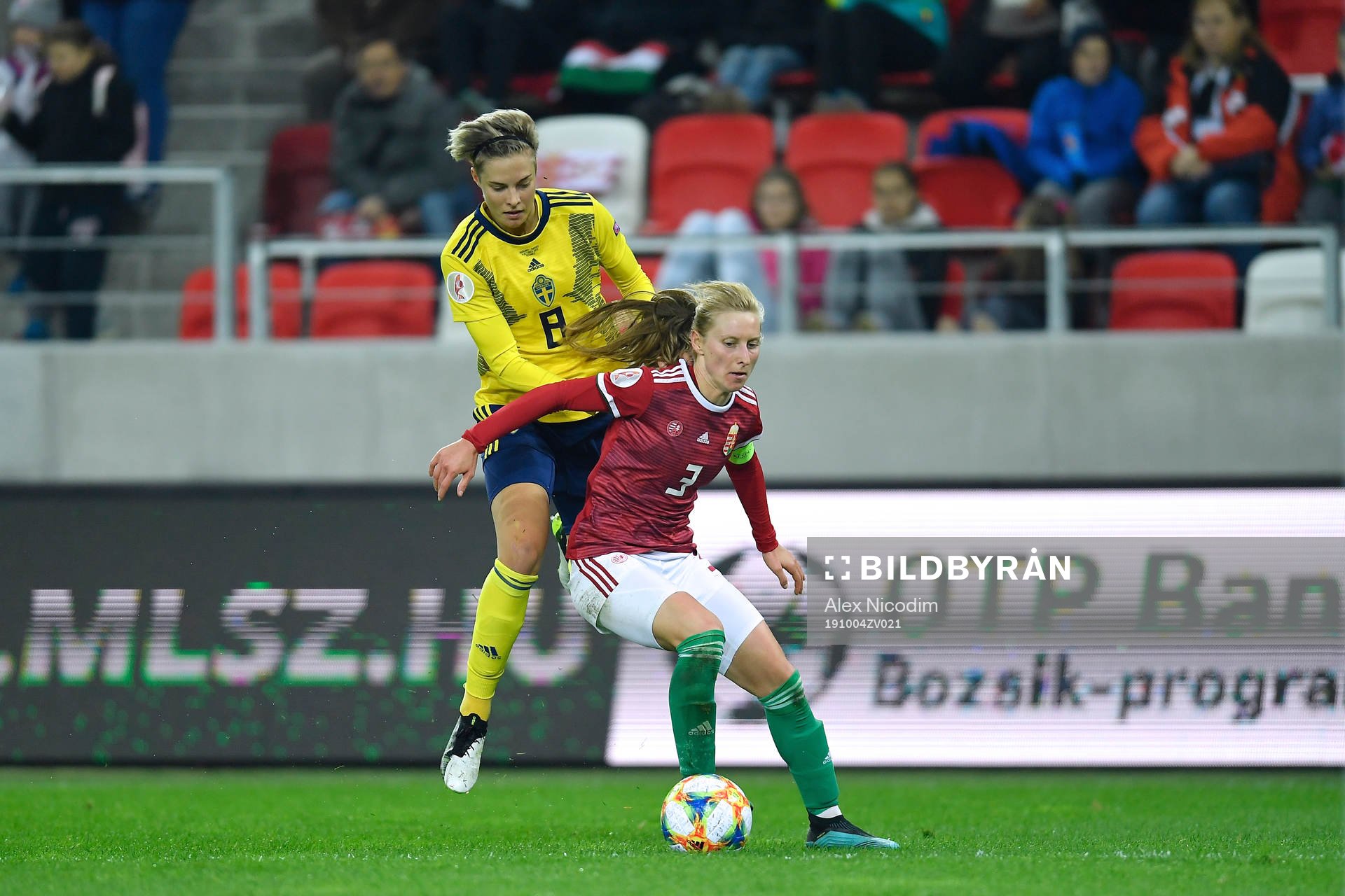 Lina Hurtig of Sweden vies against Henrietta Csiszar of