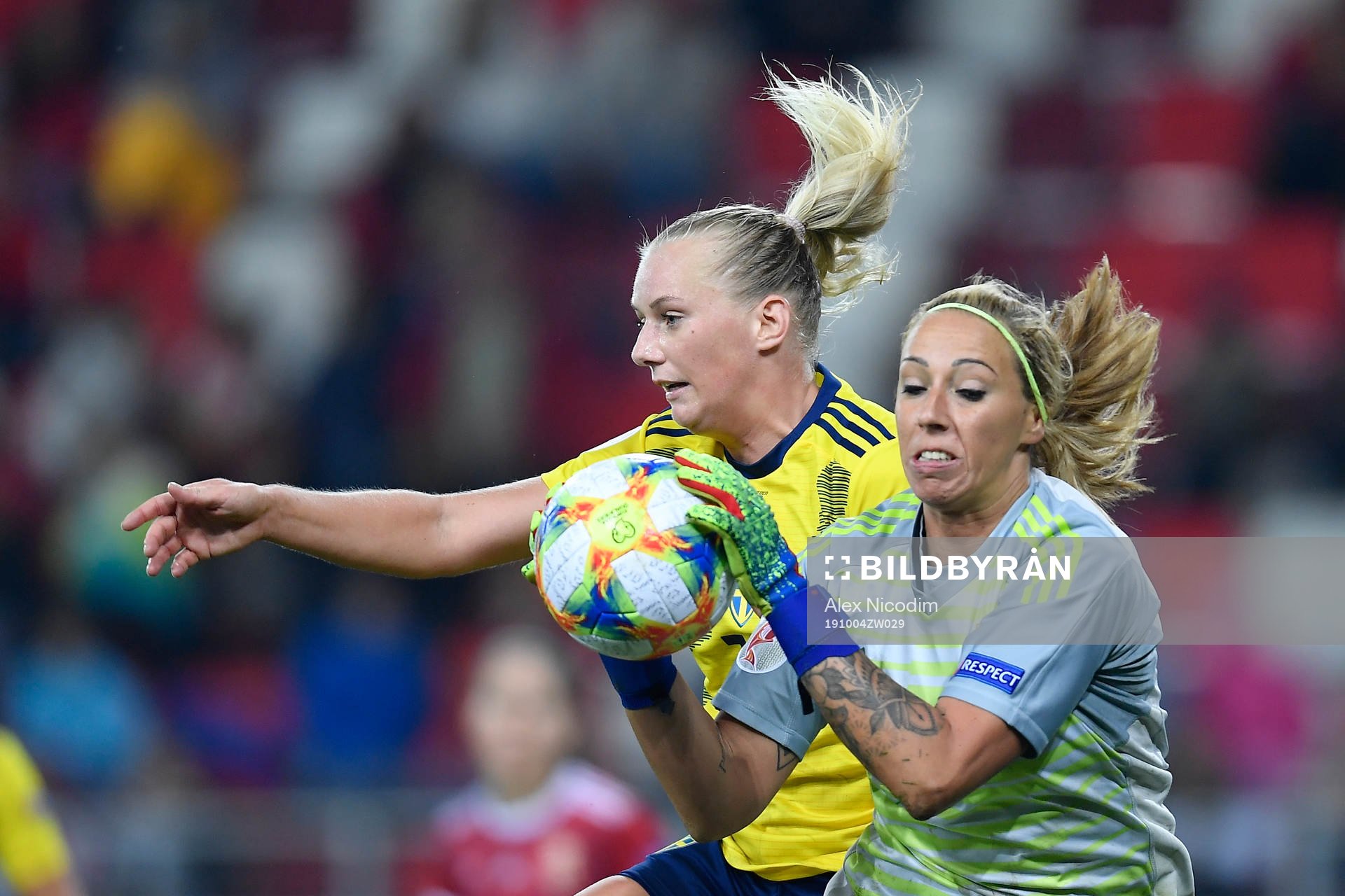 Srina Blackstenius of Sweden vies against Reka Szocs of