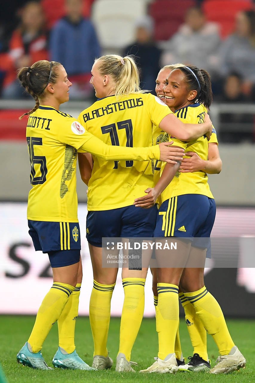 Madelen Janogy, Jonna Andersson, Stina Blackstenius and