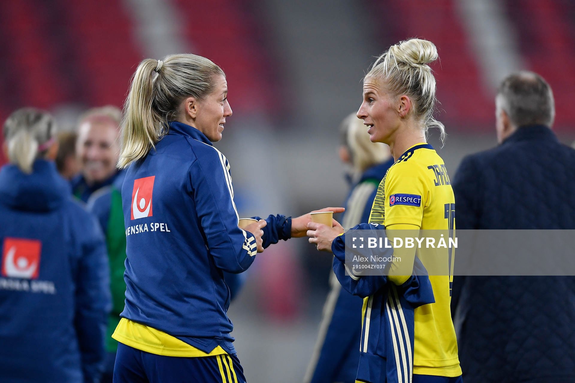 Sofia Jakobsson and Linda Sembrant reacts