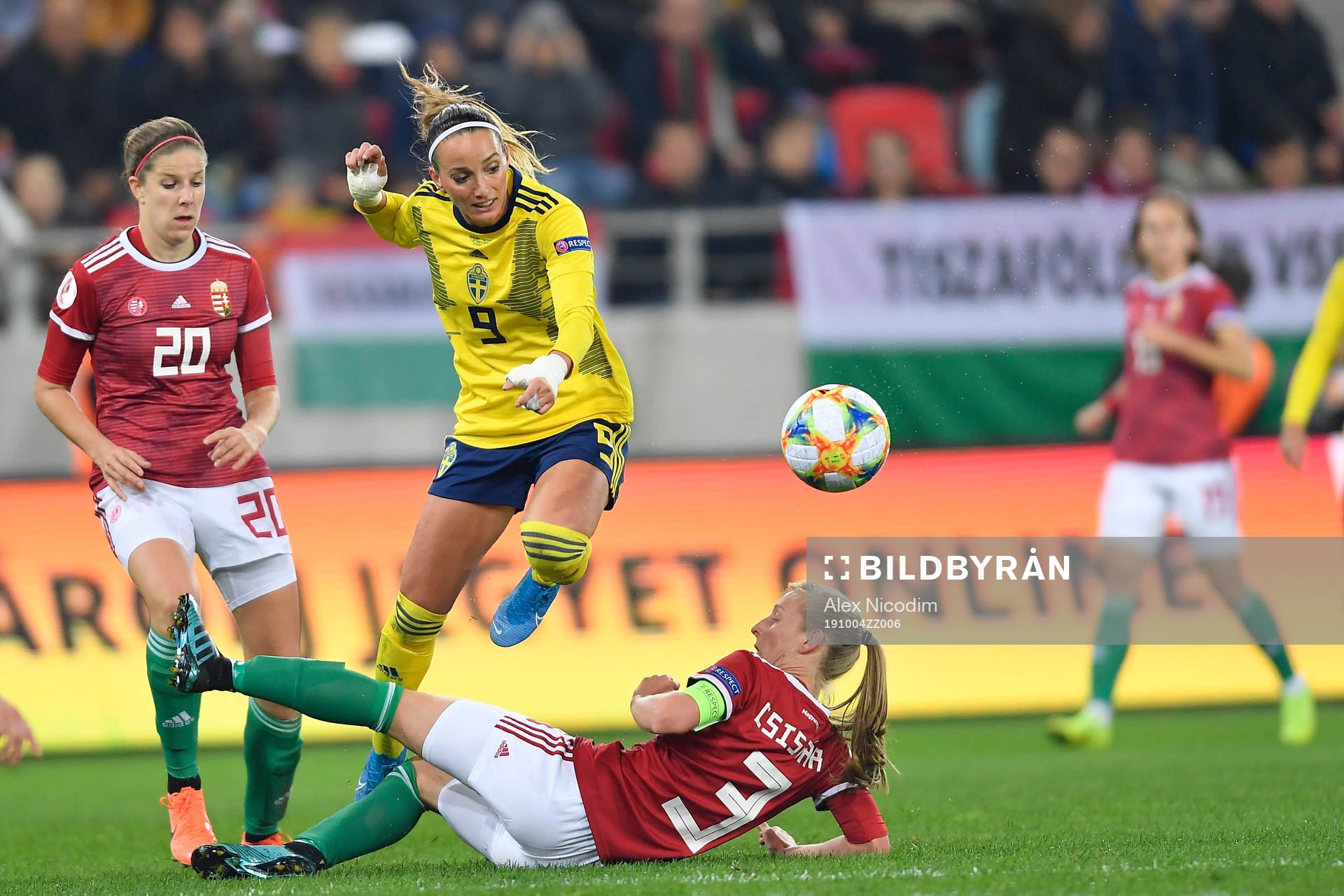 Kosovare Asllani of Sweden against Anna Julia Csiki of
