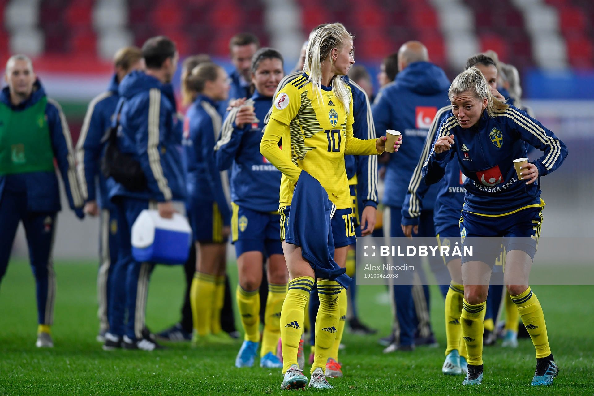 Sofia Jakobsson and Linda Sembrant reacts