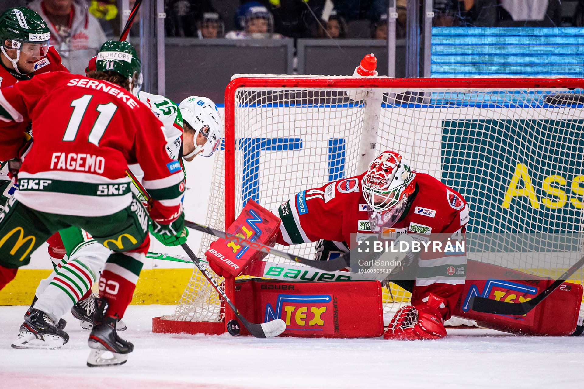 Rögles Simon Ryfors oroar framför Frölundas målvakt