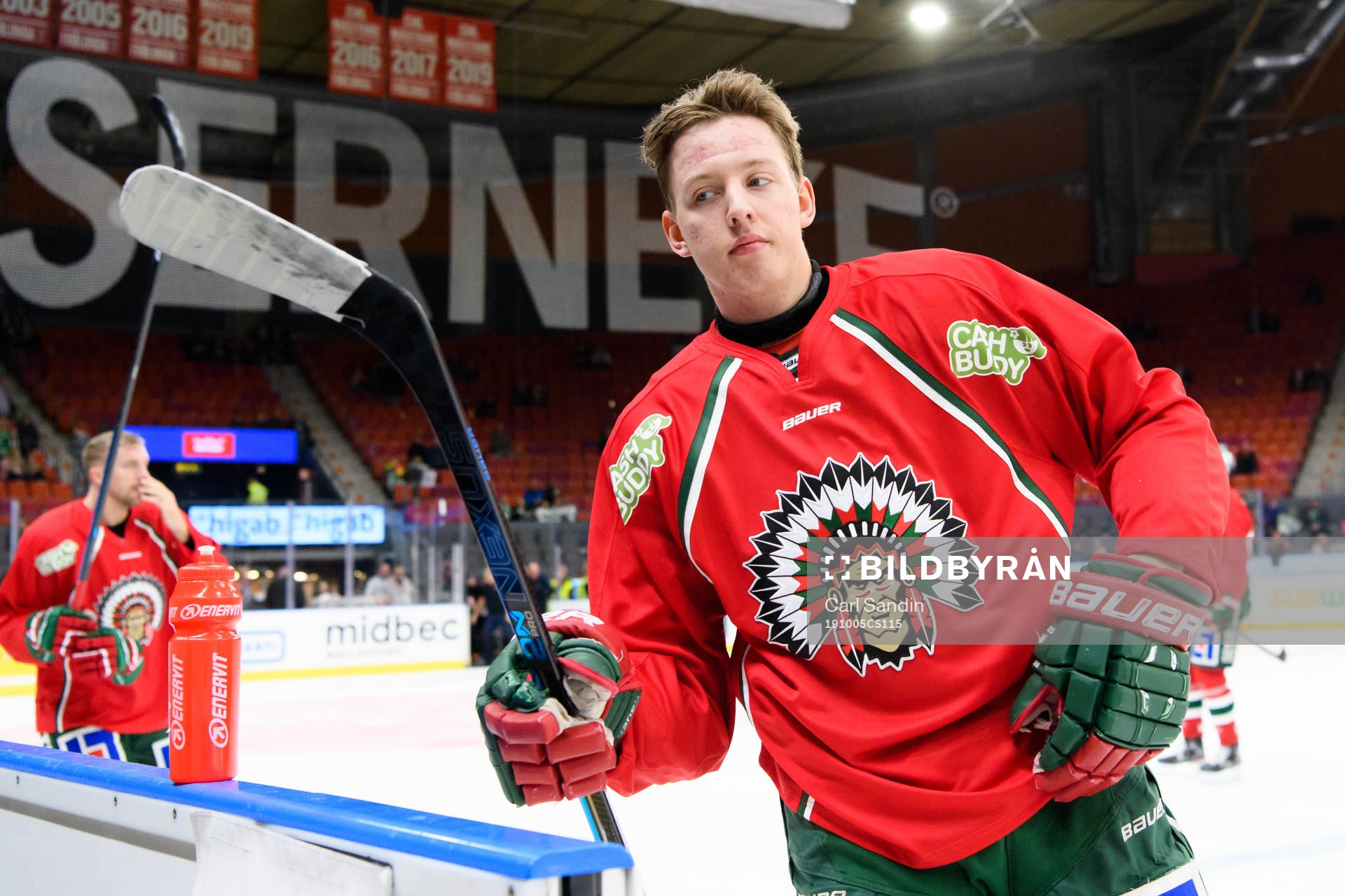 Frölundas Gustav Berglund innan ishockeymatchen i SHL