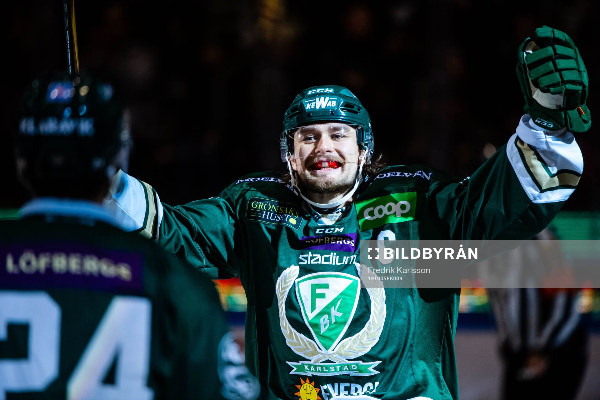 Färjestads Linus Johansson jublar