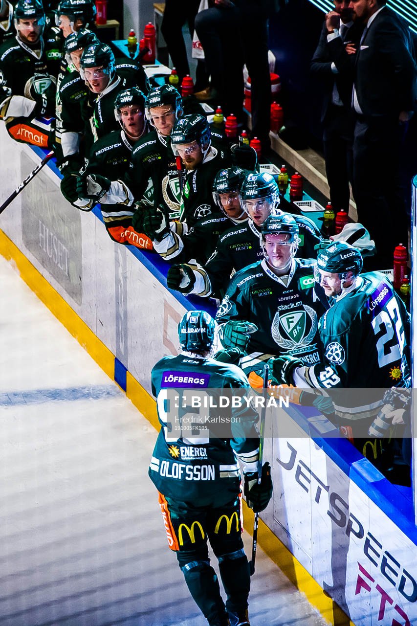 Färjestads Jesper Olofsson jublar med lagkamrater