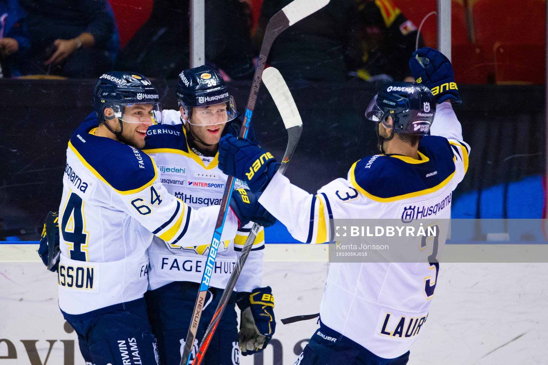 s Anthony Camara jublar med Eric Martinsson och Markus