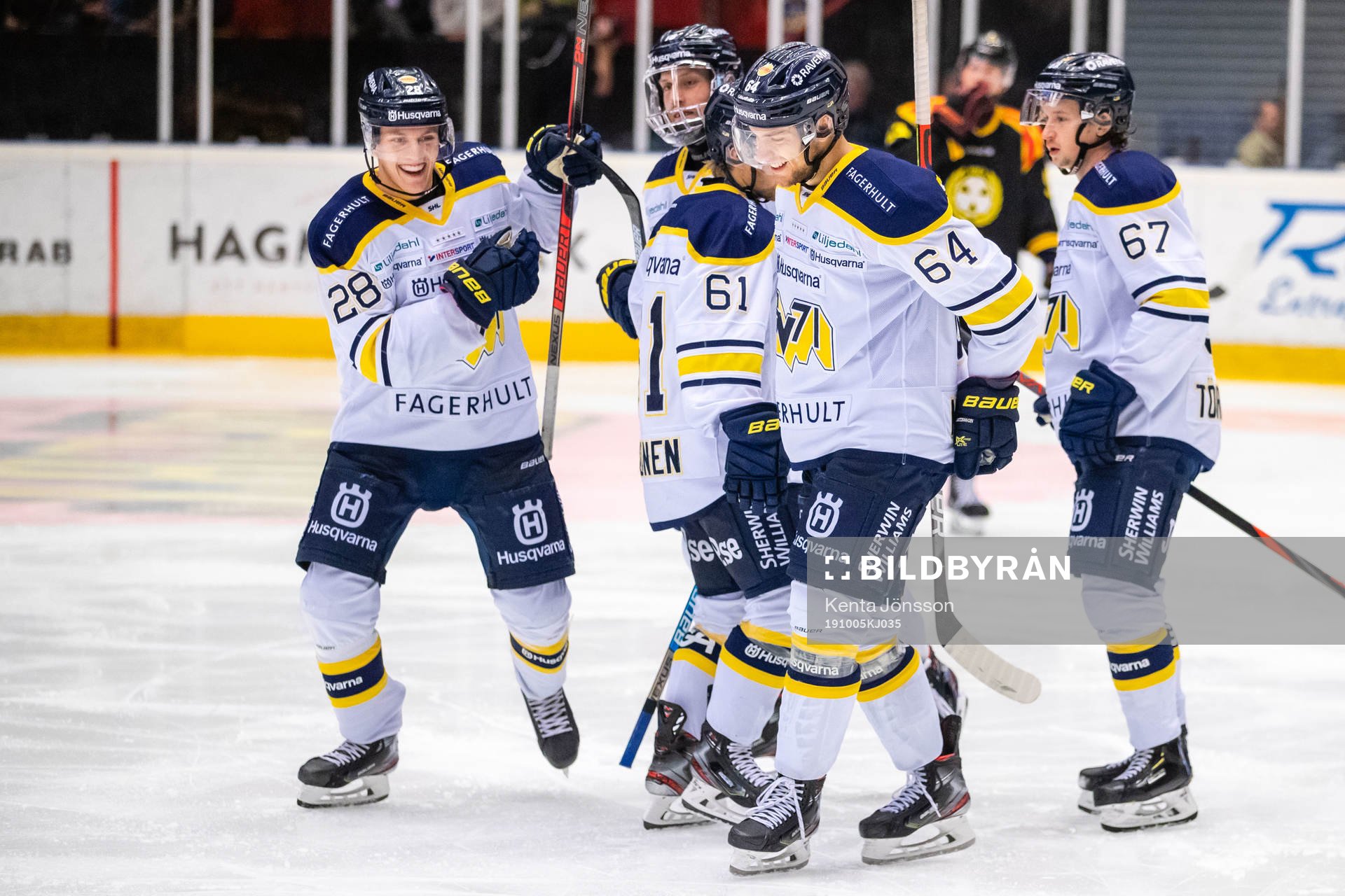 s Eric Martinsson jublar med Johannes Kinnvall, Juuso