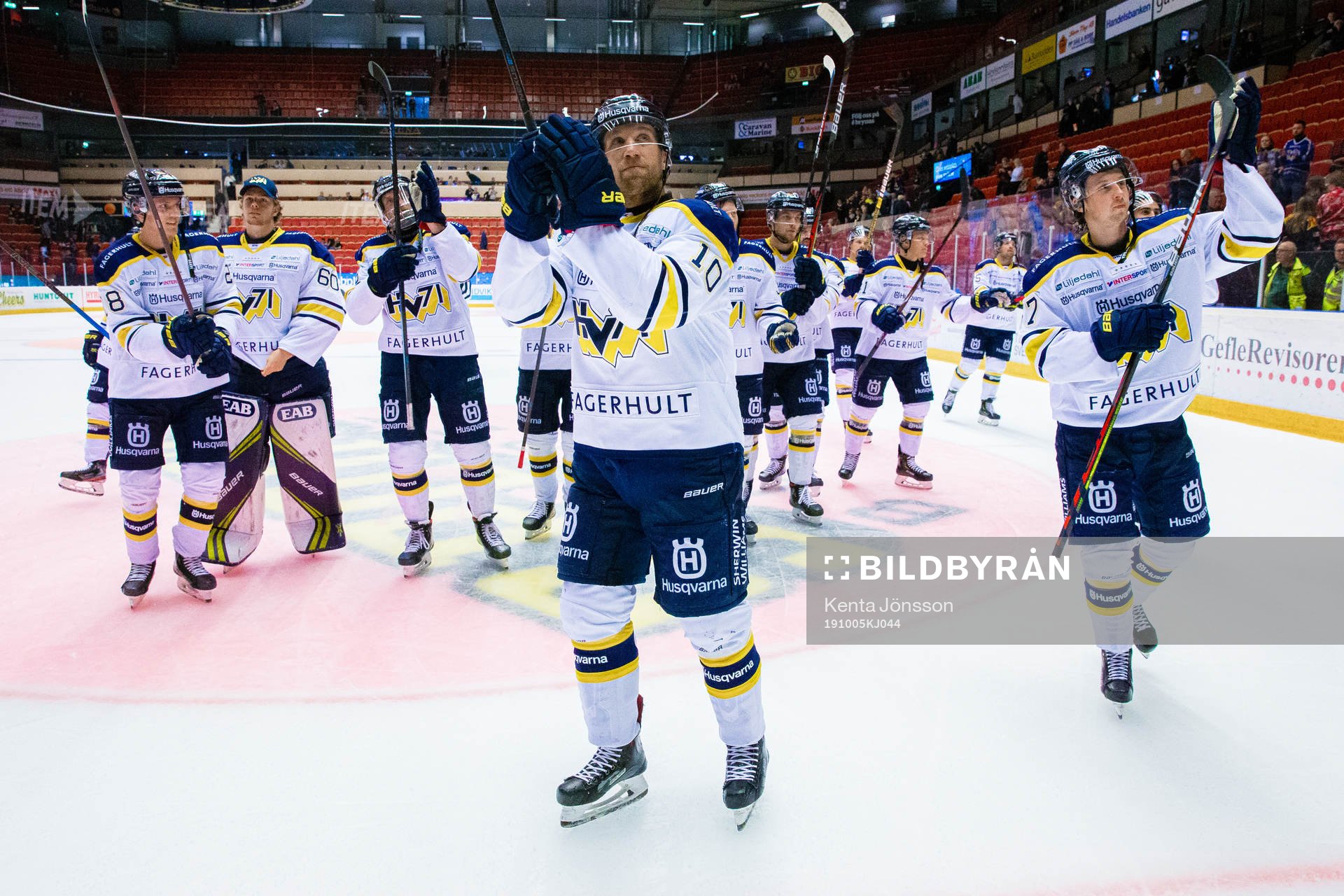 s Martin Thörnberg jublar med lagkamrater