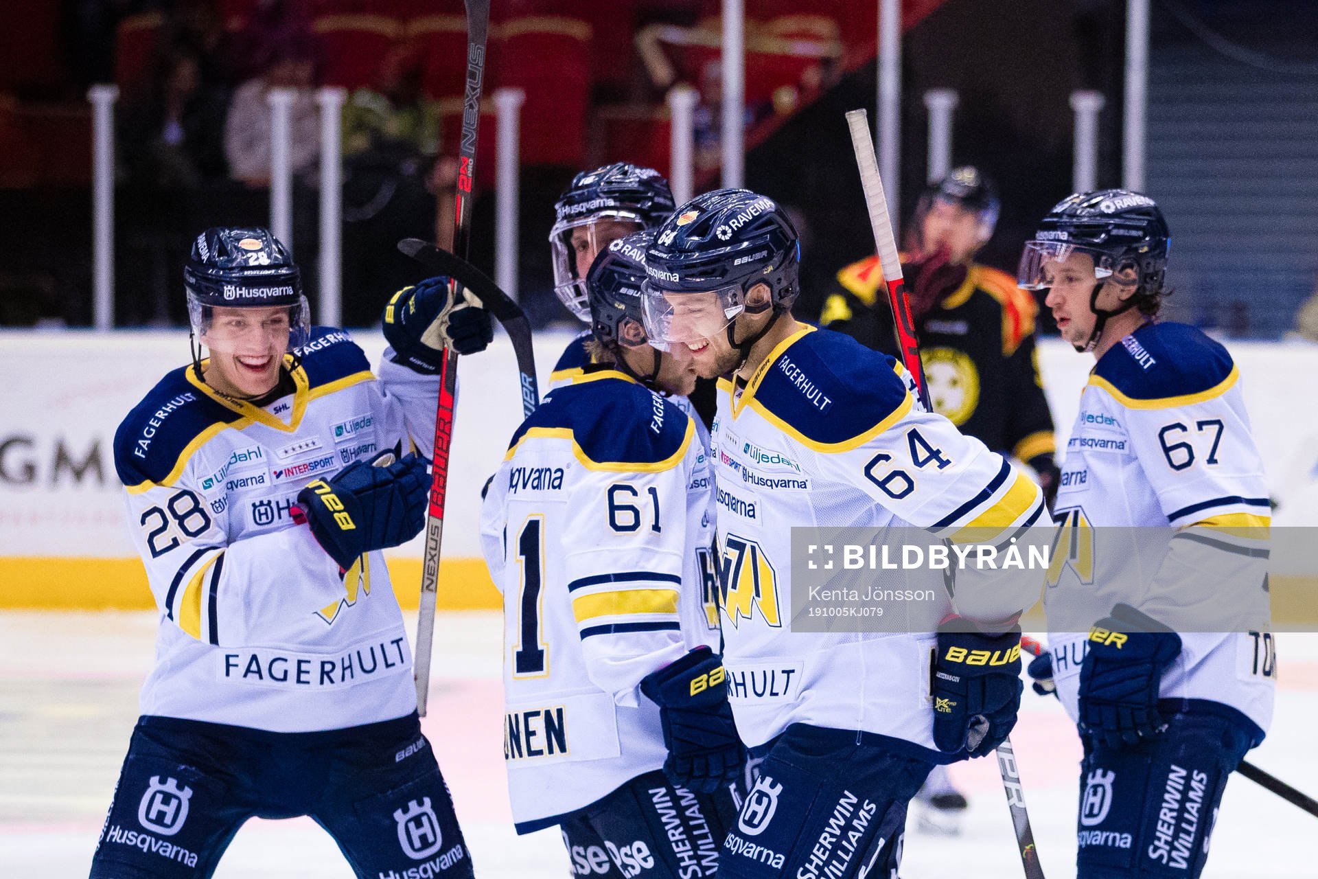 s Eric Martinsson jublar med Johannes Kinnvall, Juuso