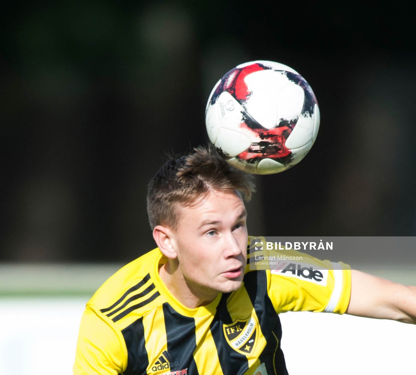 IFK Hässleholms Theo Ekström i matchen i division 2
