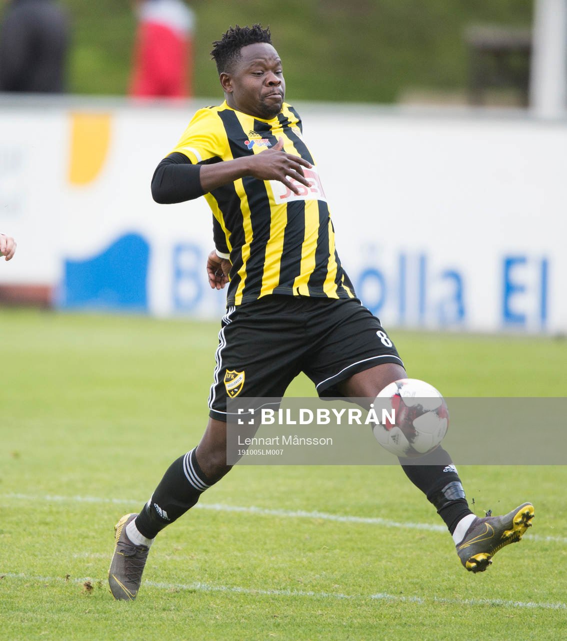 IFK Hässleholms Patrick Osiako i matchen i division 2