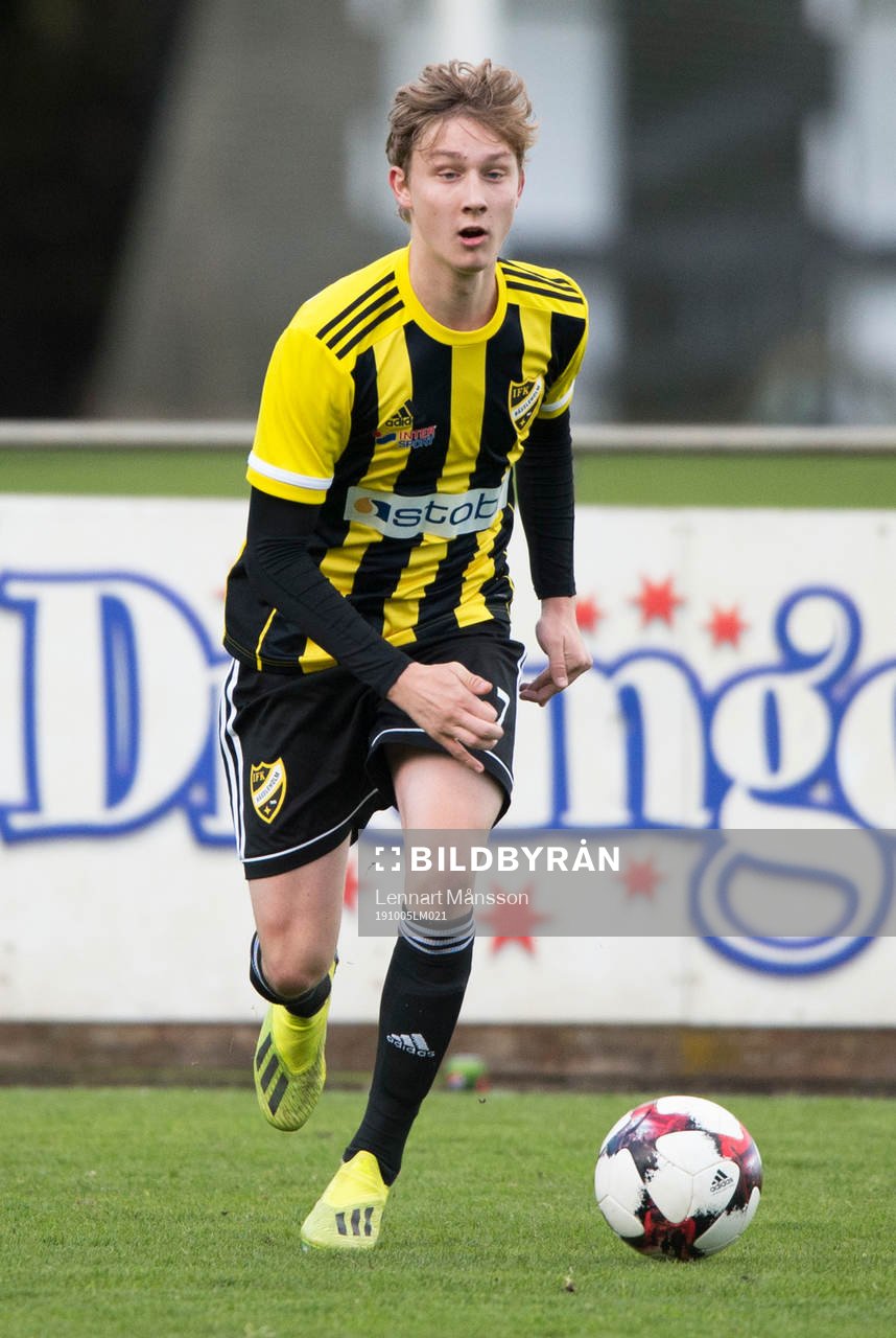 IFK Hässleholms Lucas Johnsson i matchen i division 2