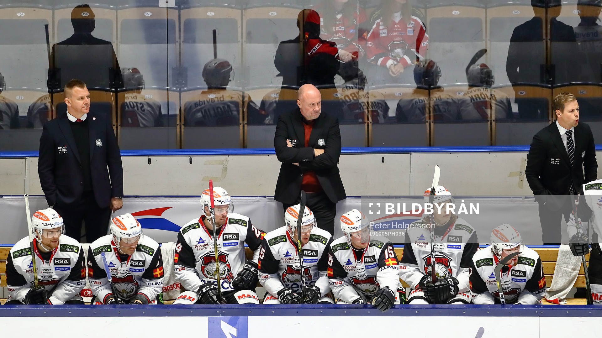 Malmö Redhawks bås med tränare Peter Andersson