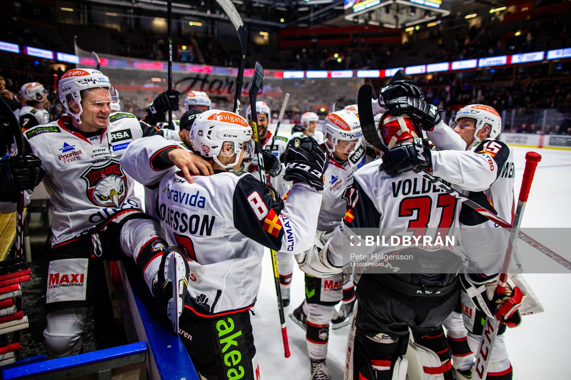 Malmö Redhawks Johan Olofsson jublar med lagkamrater