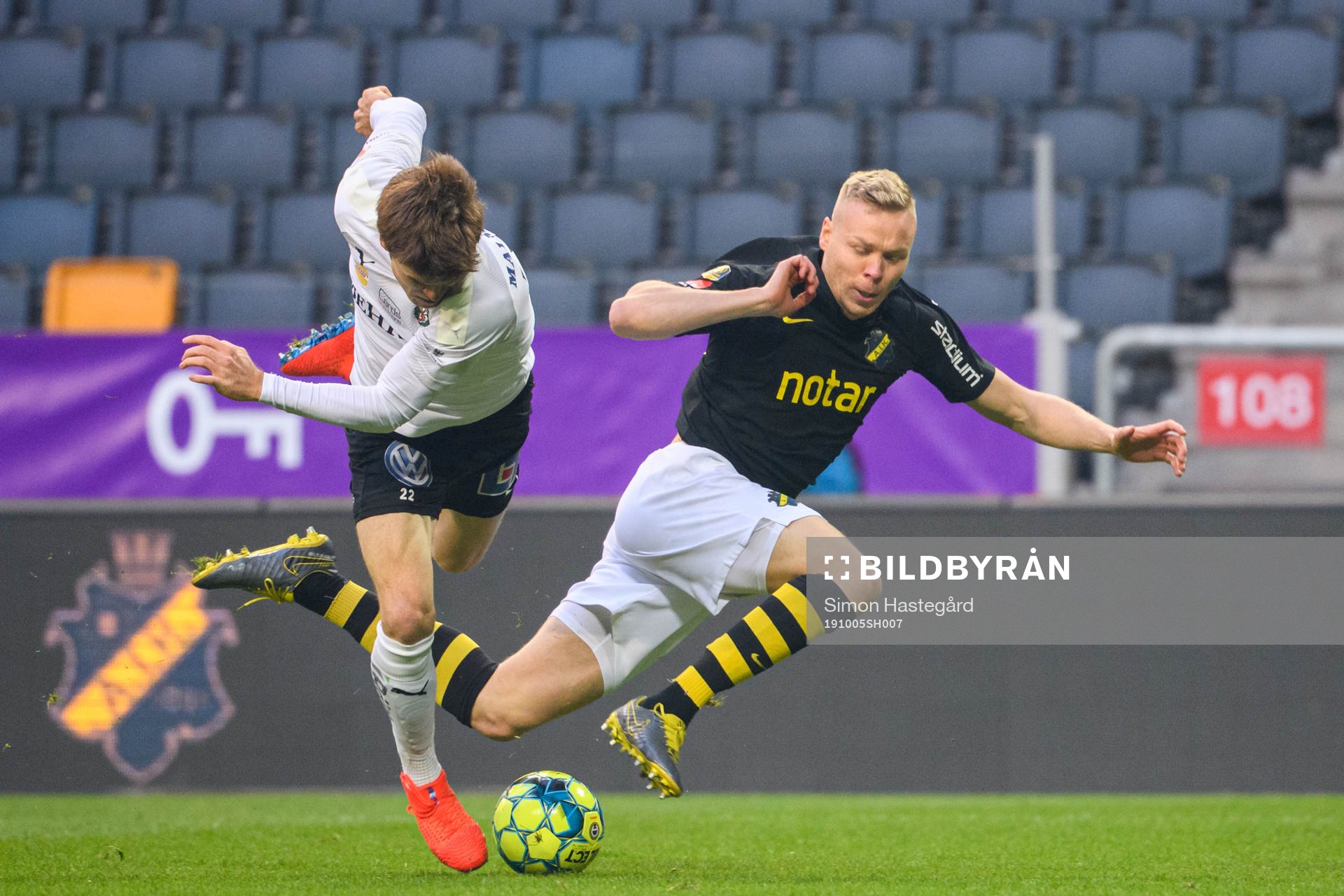 s Kolbeinn Sigthorsson faller i straffområdet