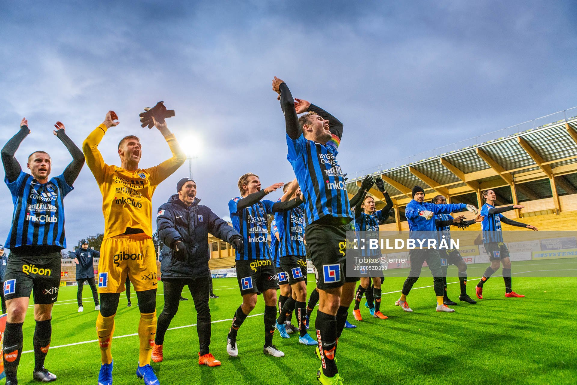 Sirius spelare jublar efter fotbollsmatchen i Allsvenskan mellan Sirius och Helsingborg den 5 oktober 2019 i Uppsala.